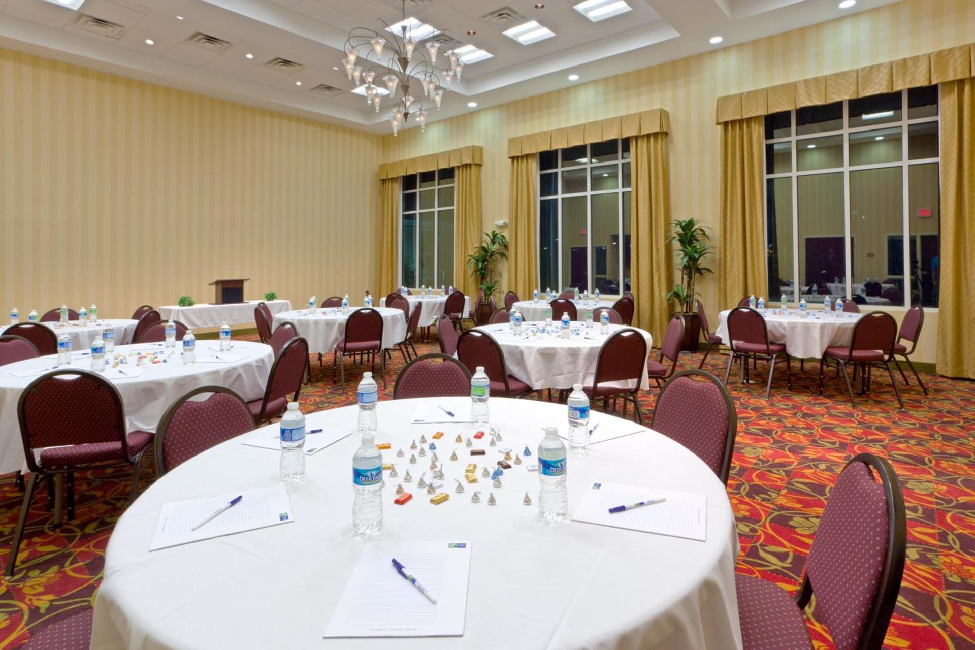 Holiday Inn Express Woodstock-Shenandoah Valley by IHG photo 9