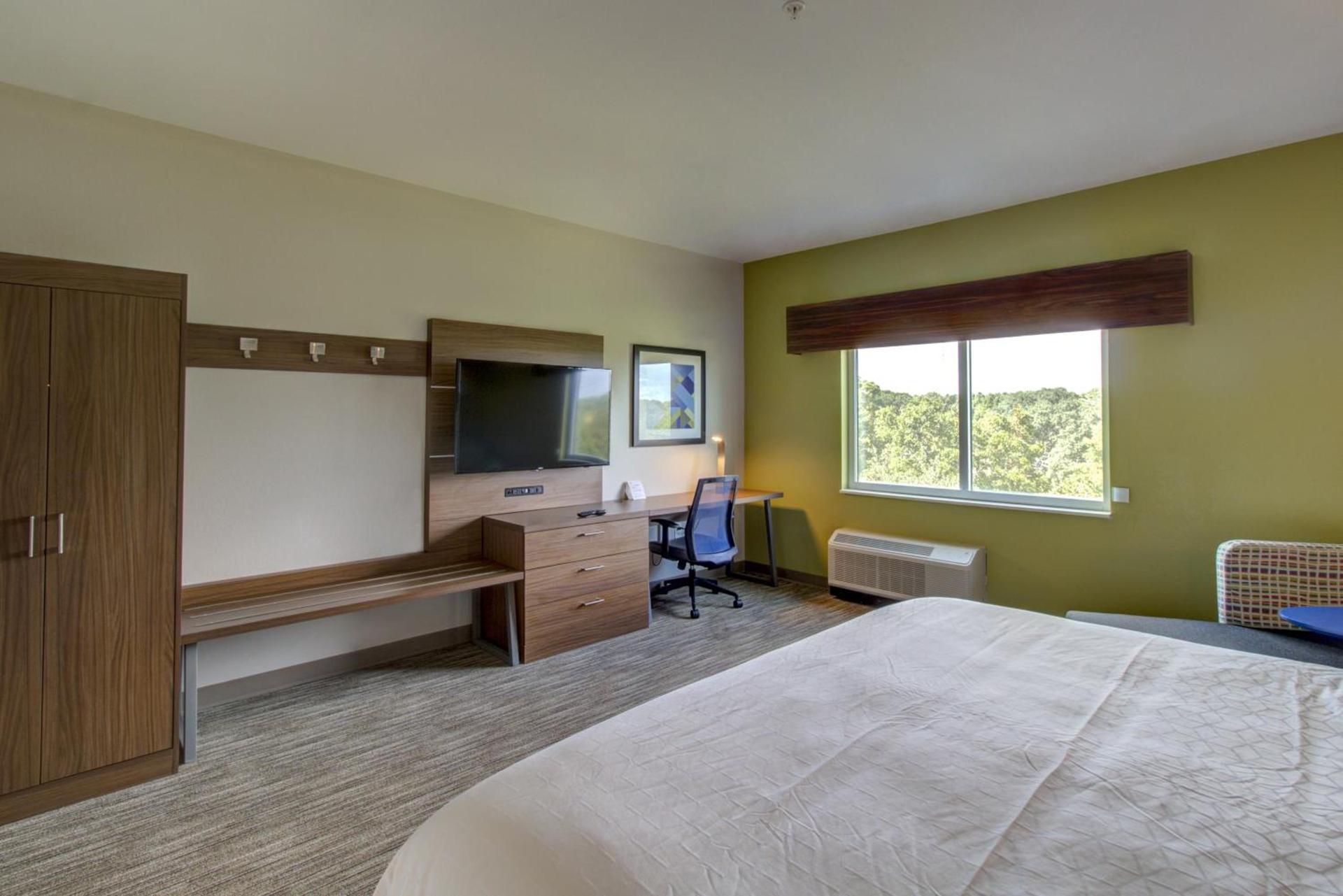 Holiday Inn Express - Fort Walton Beach Central by IHG photo 34