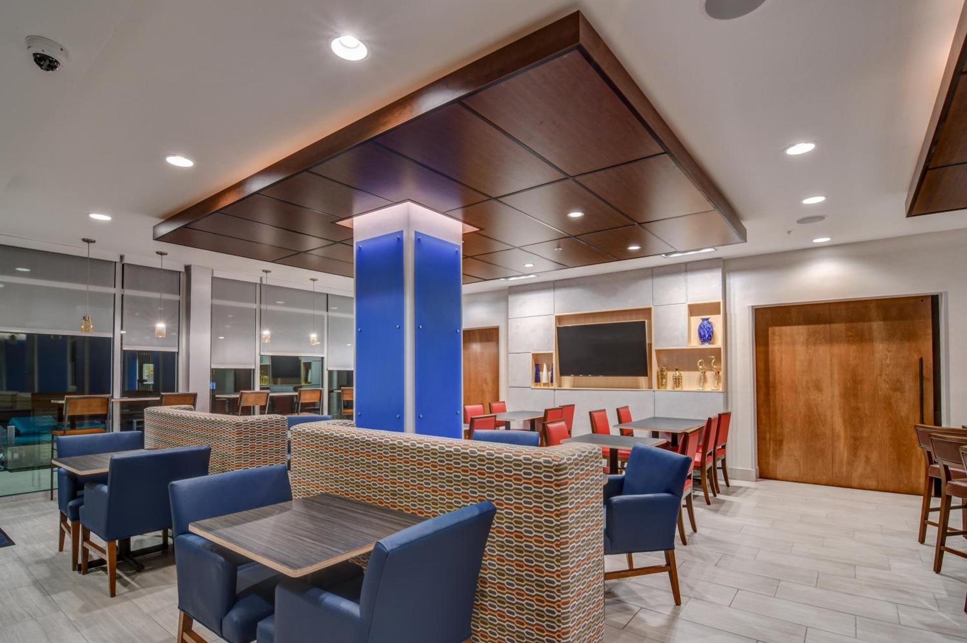 Holiday Inn Express - Fort Walton Beach Central by IHG photo 6