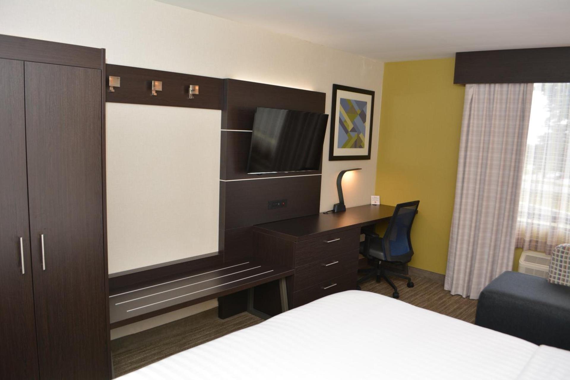 Holiday Inn Express & Suites Waterville - North by IHG photo 7
