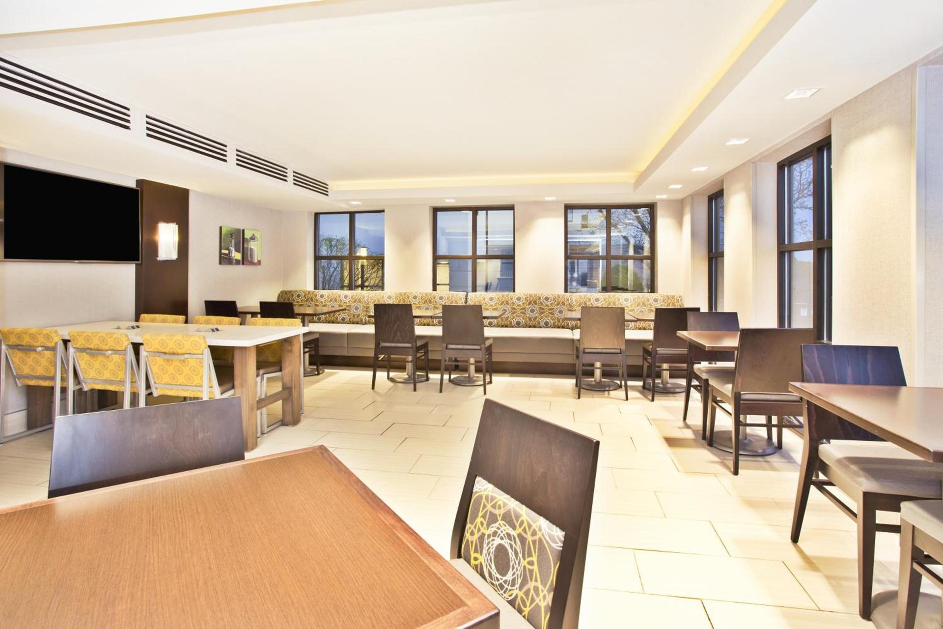Holiday Inn Express Boston-Waltham by IHG photo 12