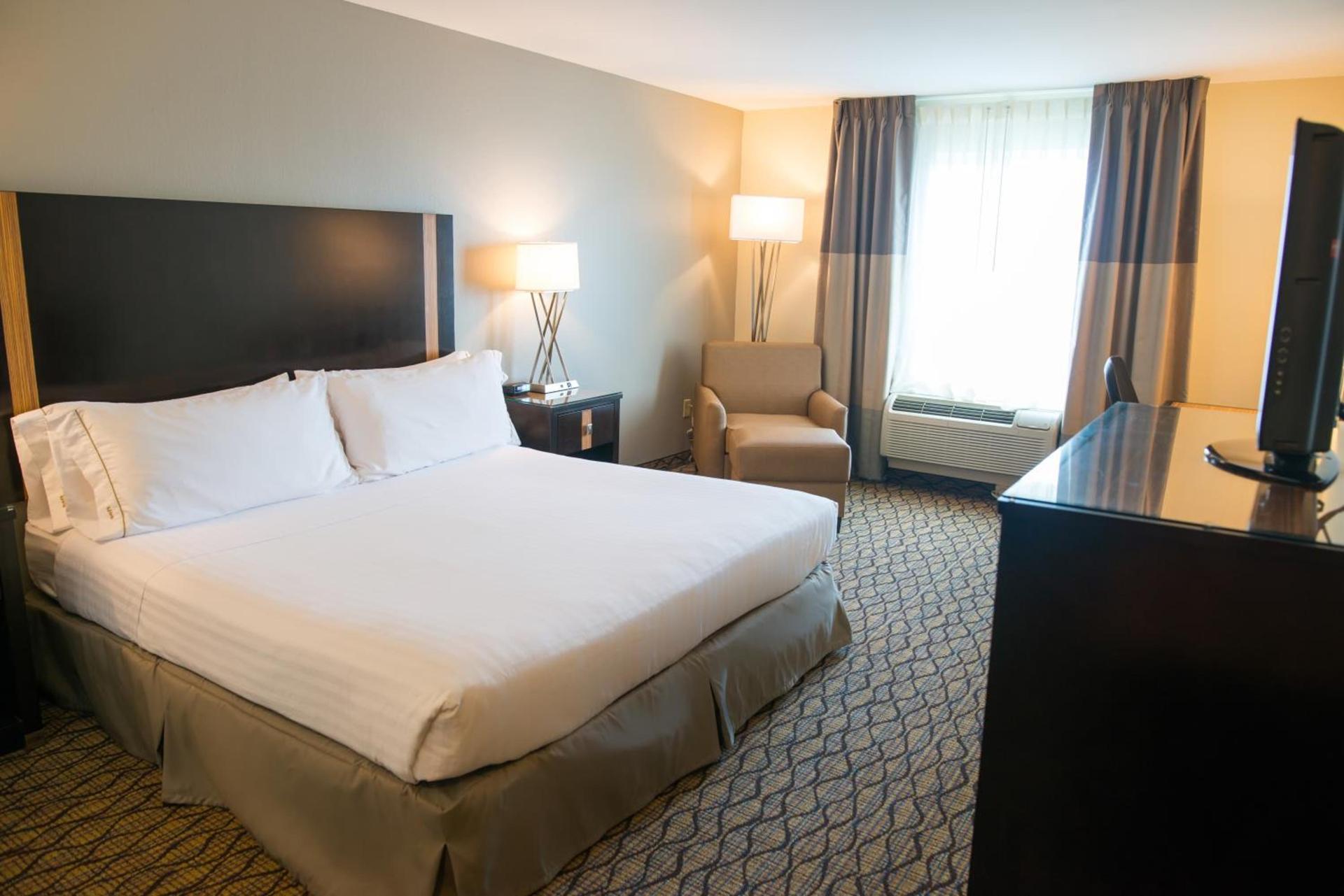 Holiday Inn Express Hotel & Suites Chanhassen by IHG photo 31