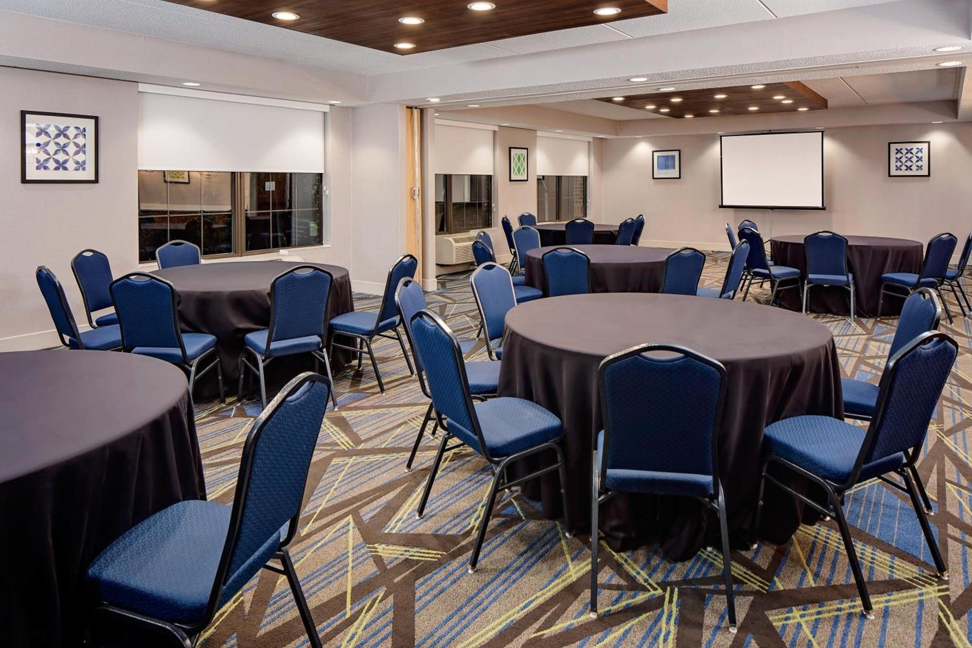 Holiday Inn Express Harrisburg East by IHG photo 25