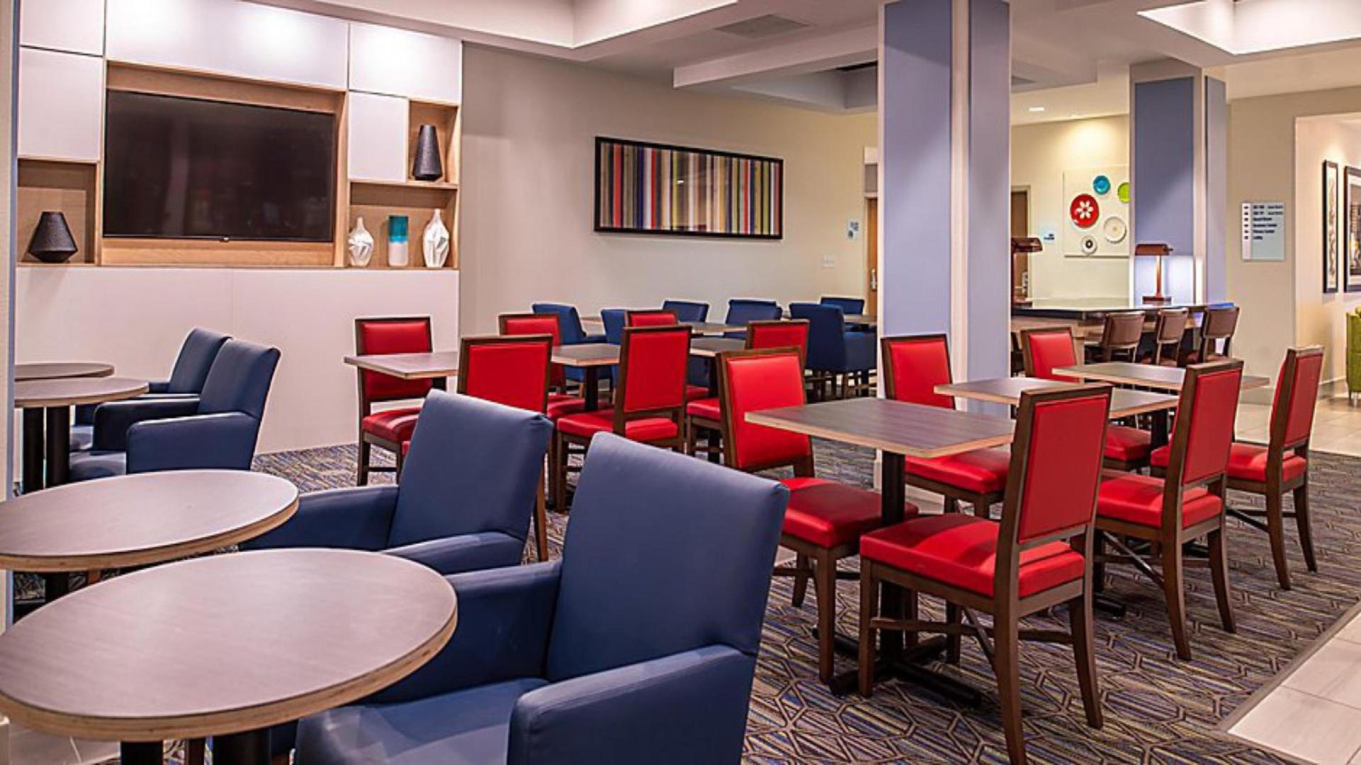 Holiday Inn Express Hotel & Suites Mount Pleasant by IHG photo 16