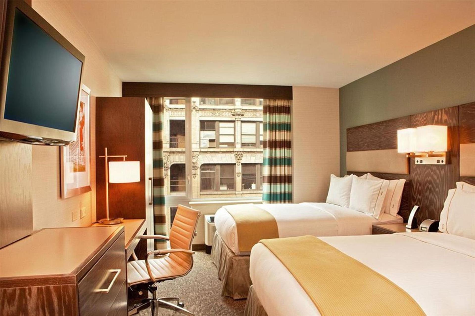 Holiday Inn Express - Times Square South by IHG photo 25