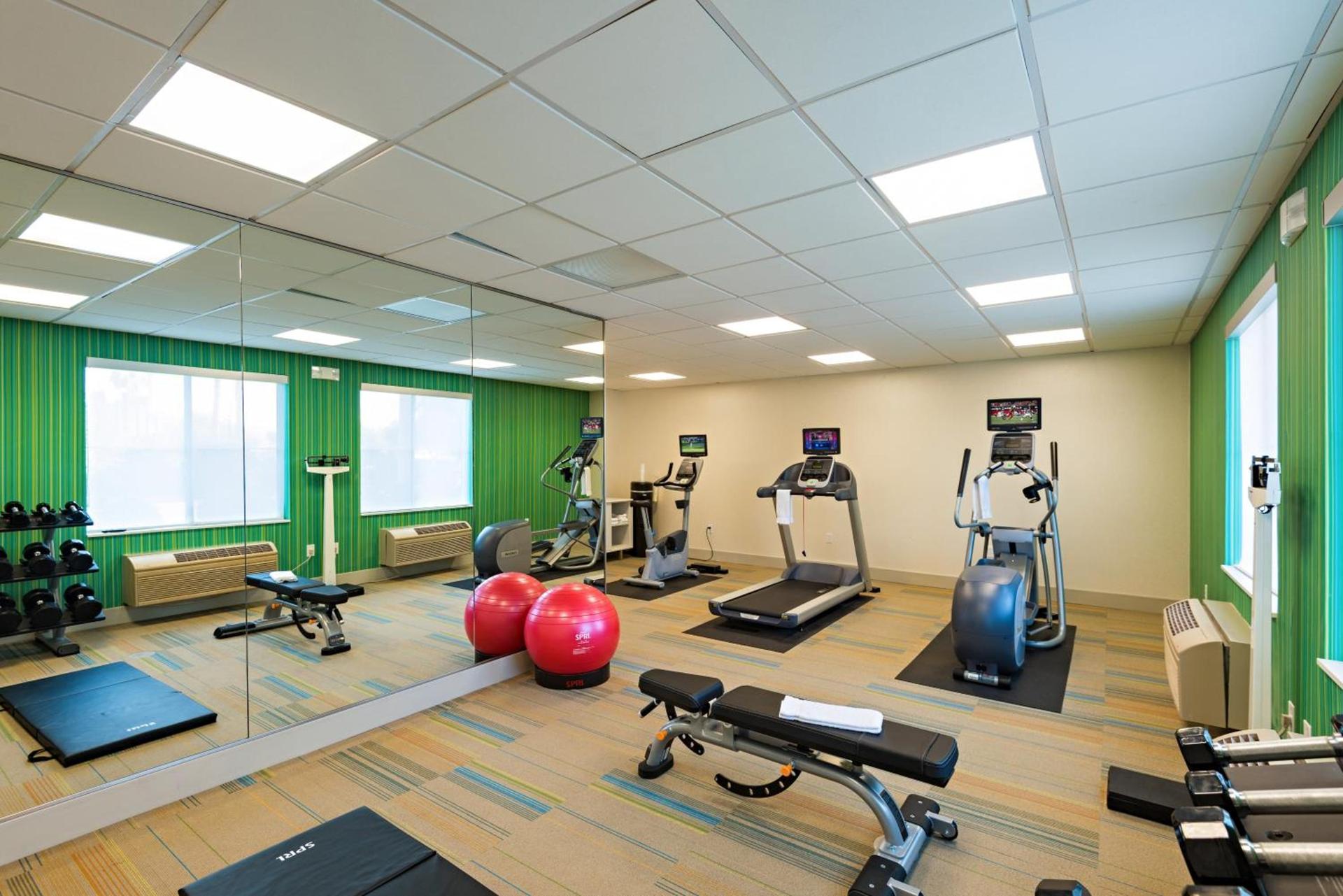 Holiday Inn Express Peoria North - Glendale by IHG photo 30