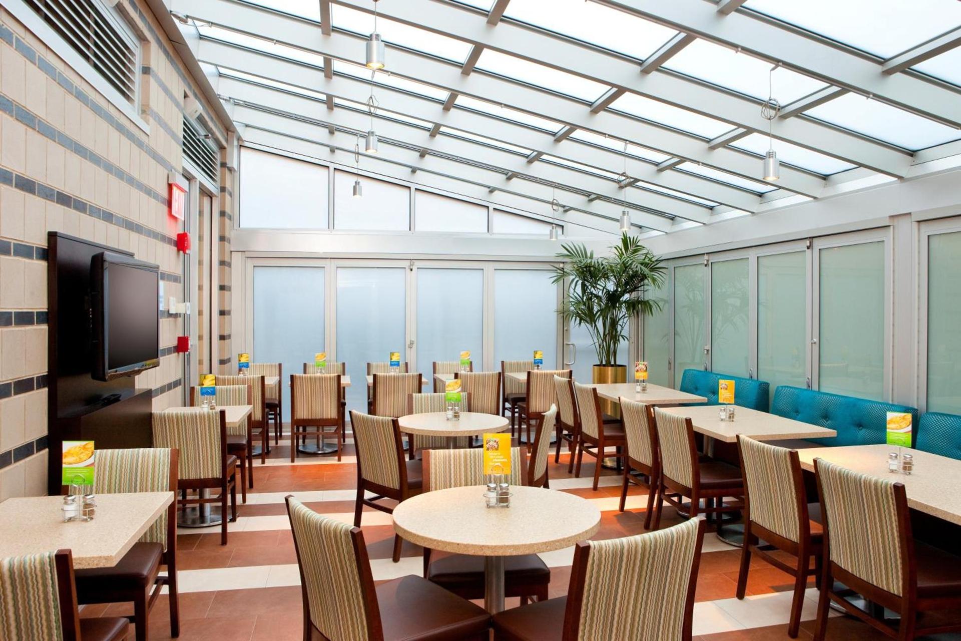 Holiday Inn Express - Times Square South by IHG photo 12