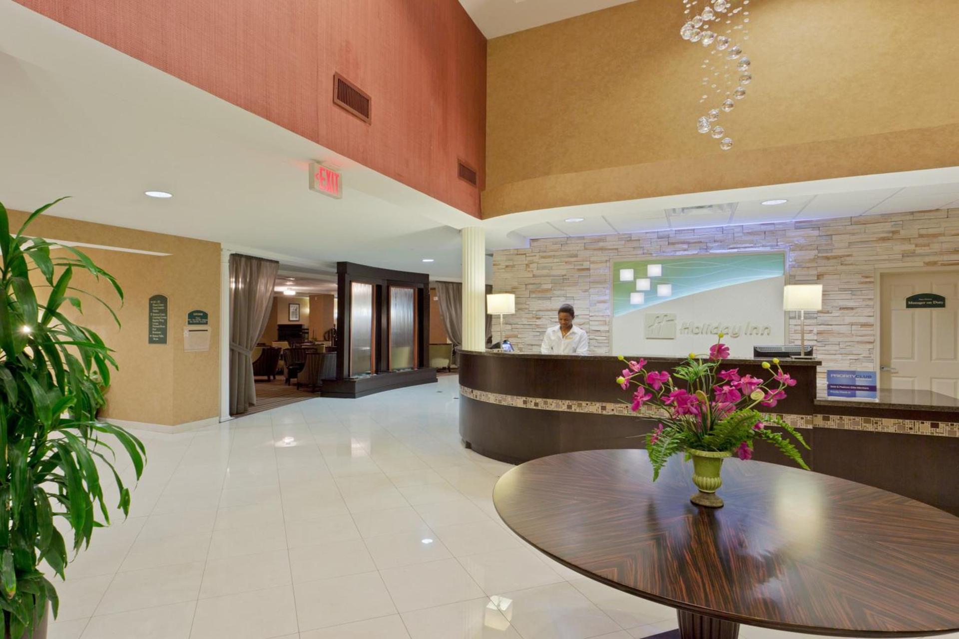 Armoni Inn & Suites photo 2