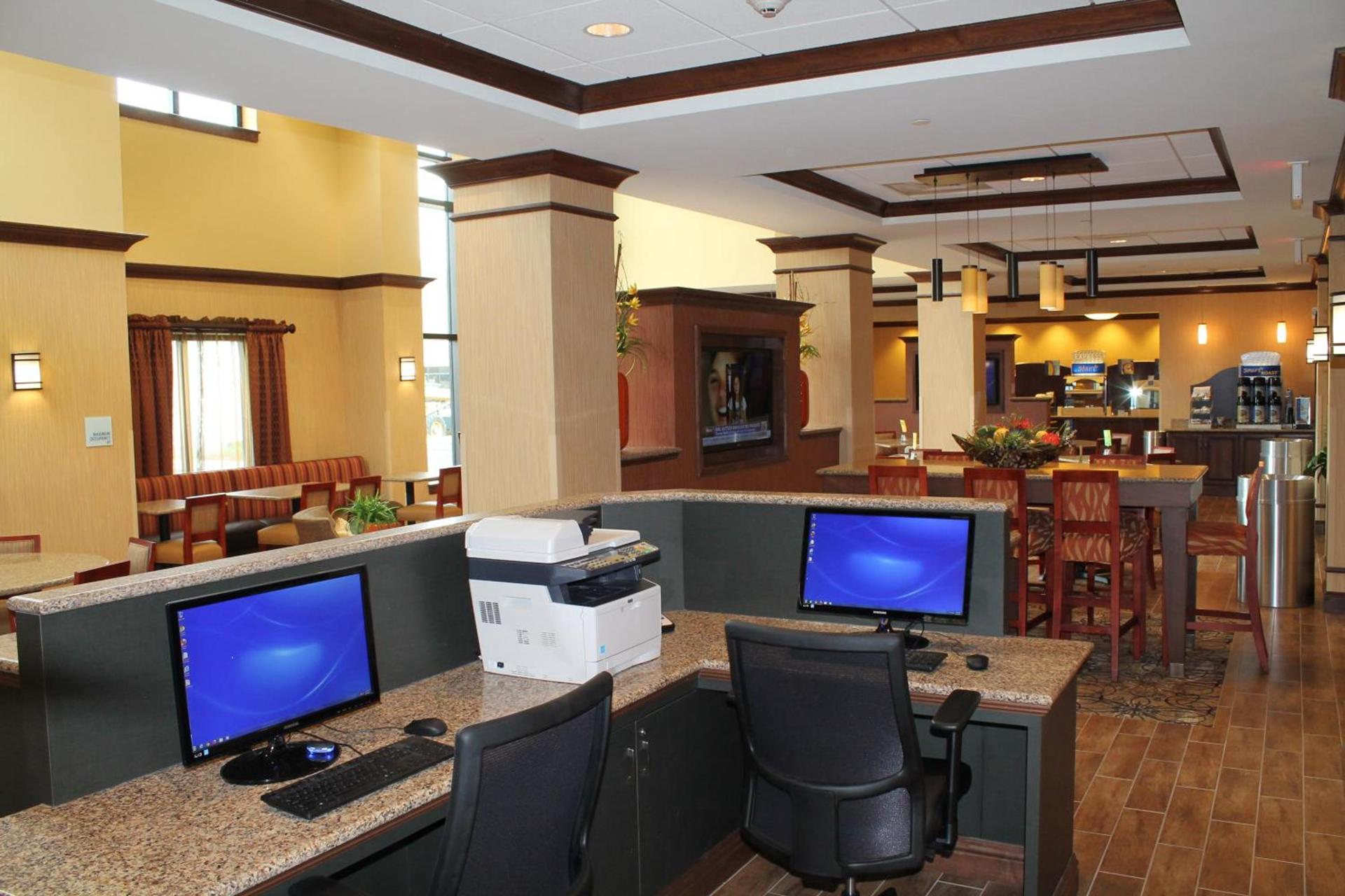 Holiday Inn Express & Suites Paducah West by IHG photo 2