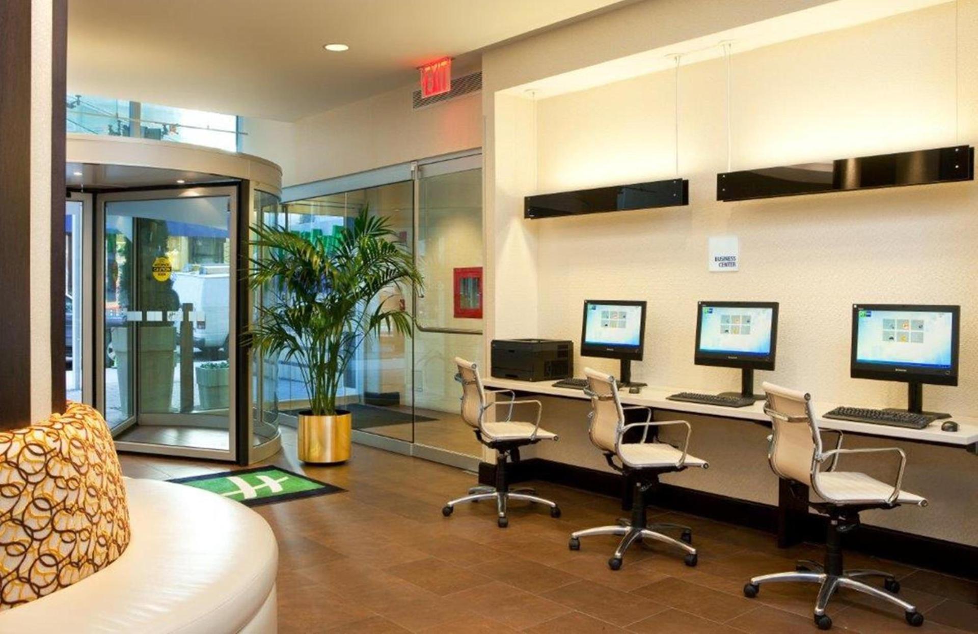 Holiday Inn Express - Times Square South by IHG photo 9