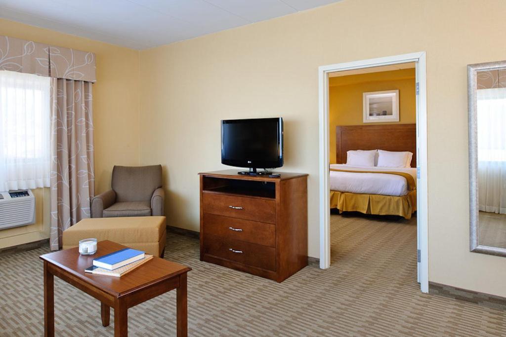 Harbor Pointe Inn PHL Airport photo 8