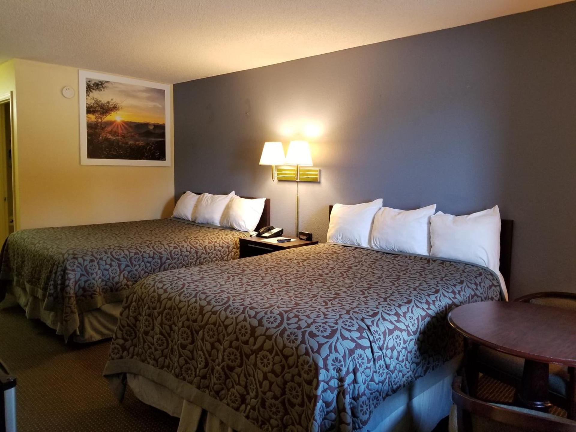 Days Inn by Wyndham Camilla photo 21