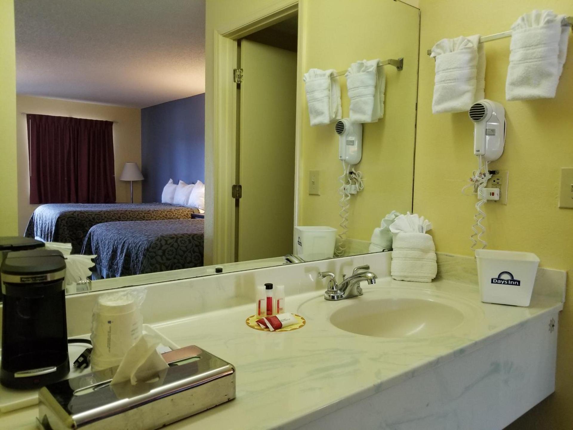 Days Inn by Wyndham Camilla photo 18