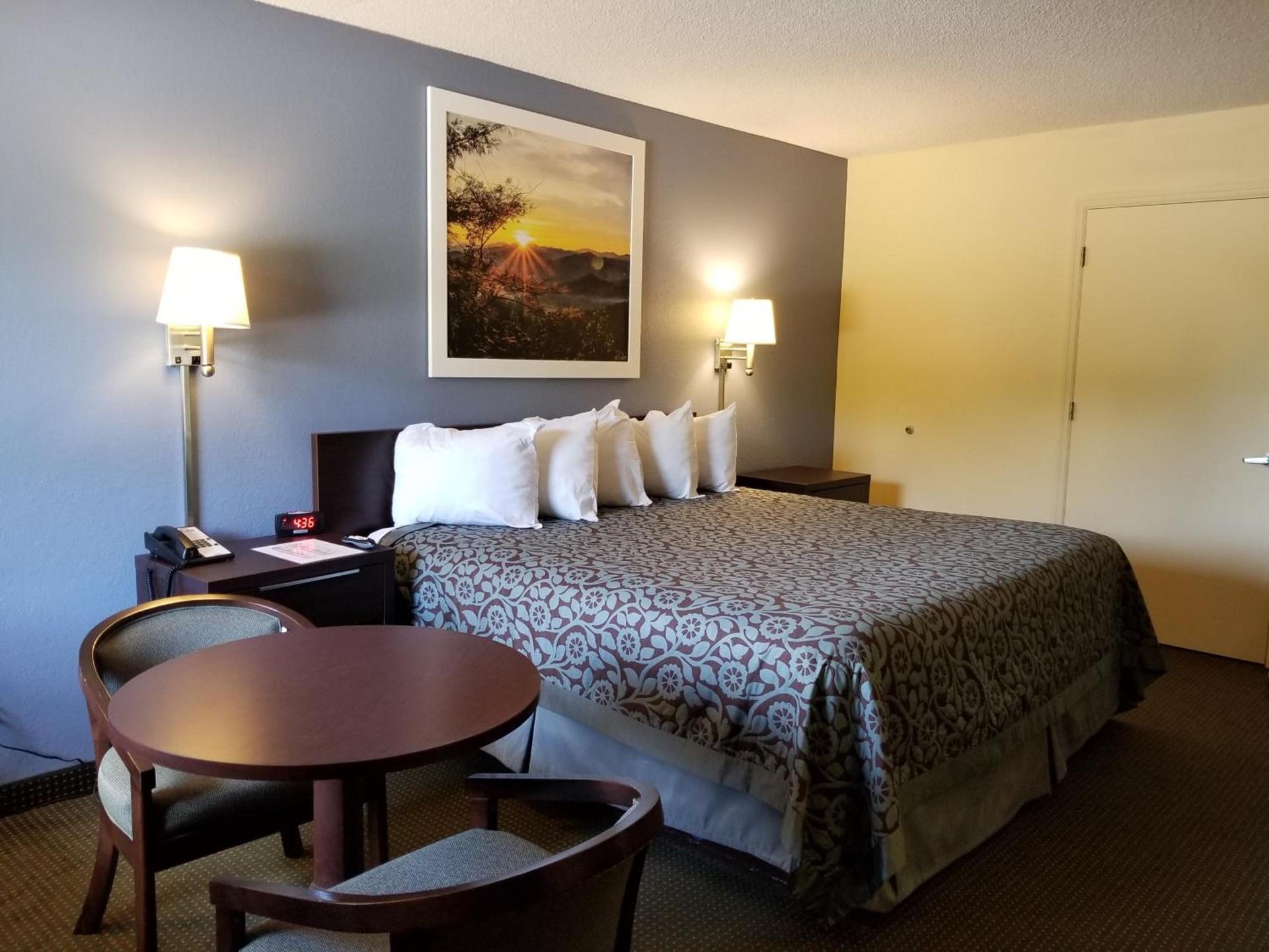 Days Inn by Wyndham Camilla photo 15