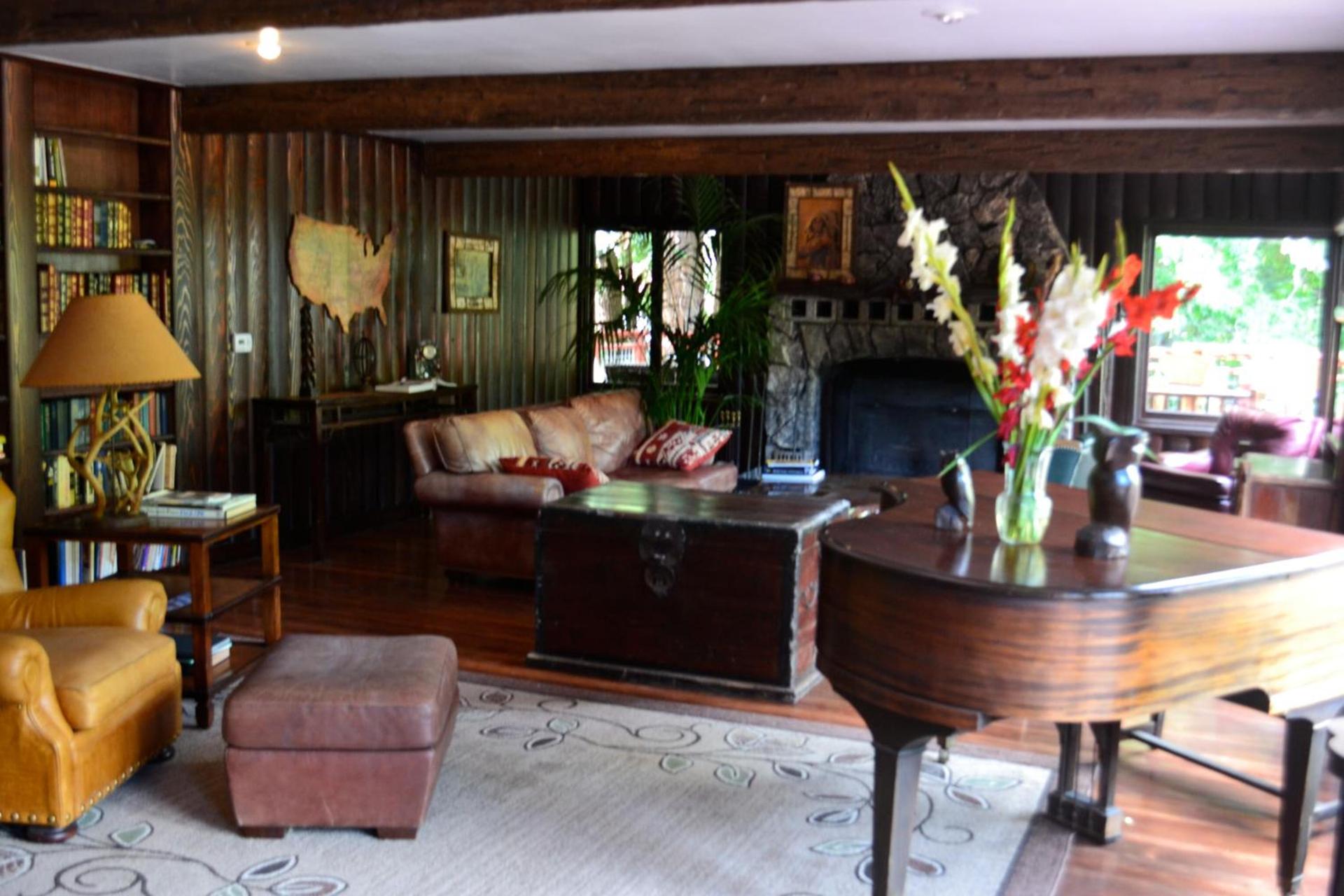 Guerneville Lodge photo 2