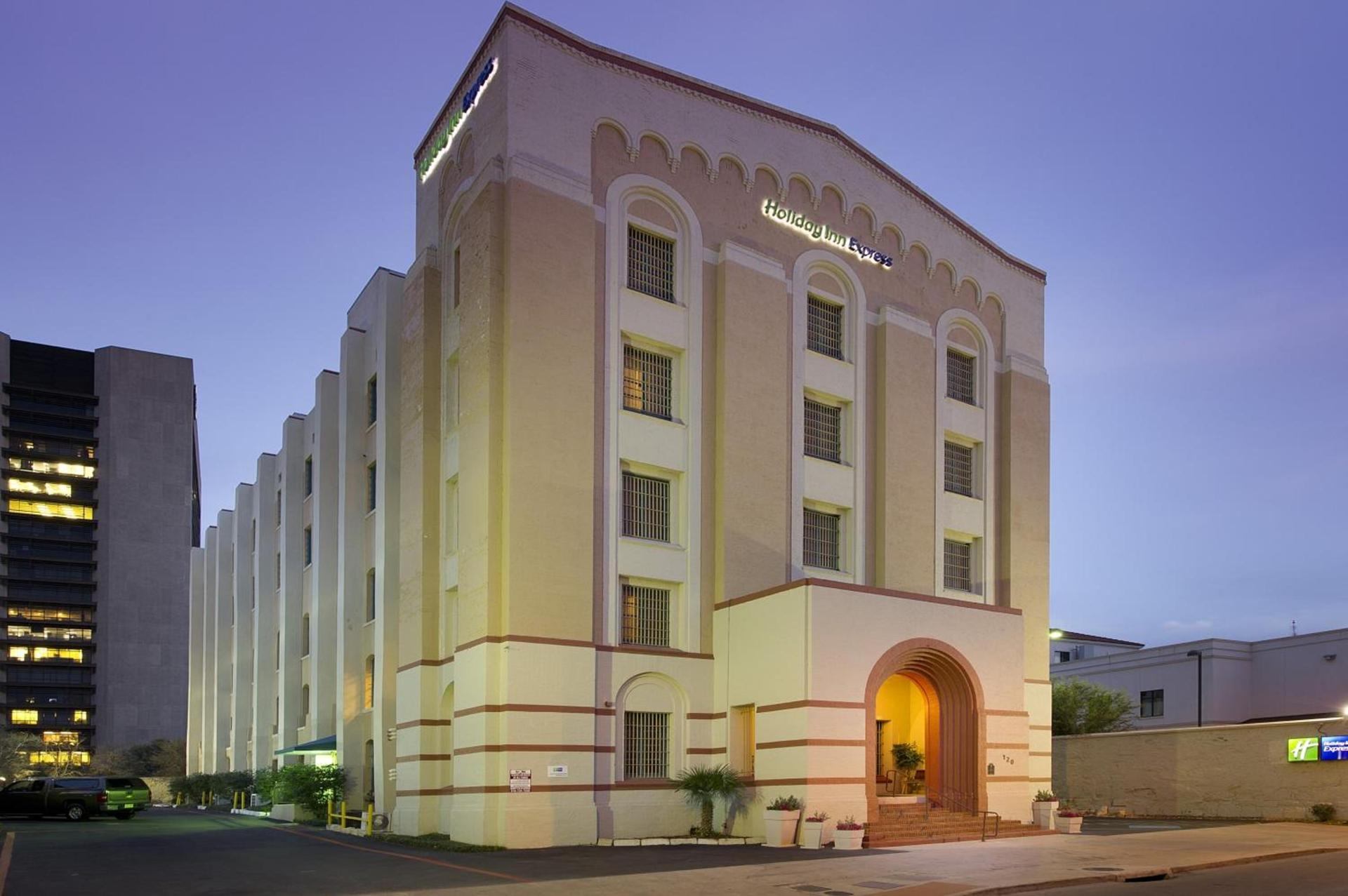 Holiday Inn Express San Antonio North Riverwalk Area by IHG photo 3