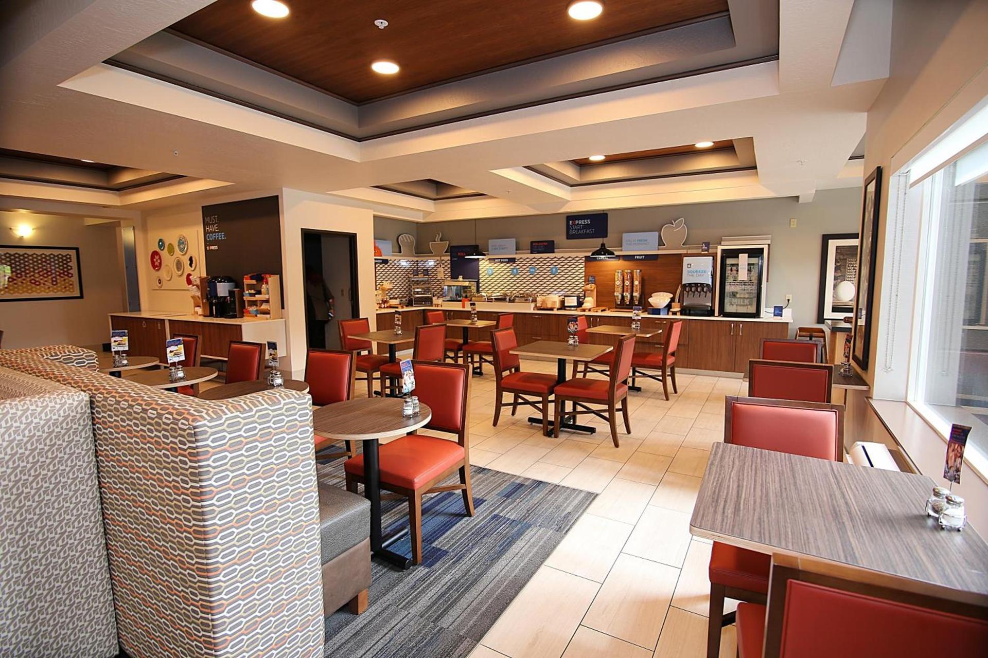 Holiday Inn Express Hotel & Suites Ashland by IHG photo 12