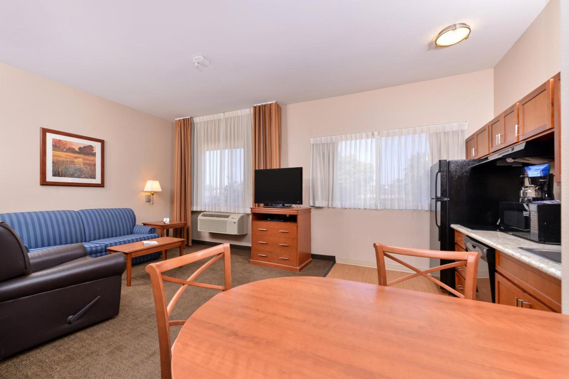 Candlewood Suites San Diego by IHG photo 14