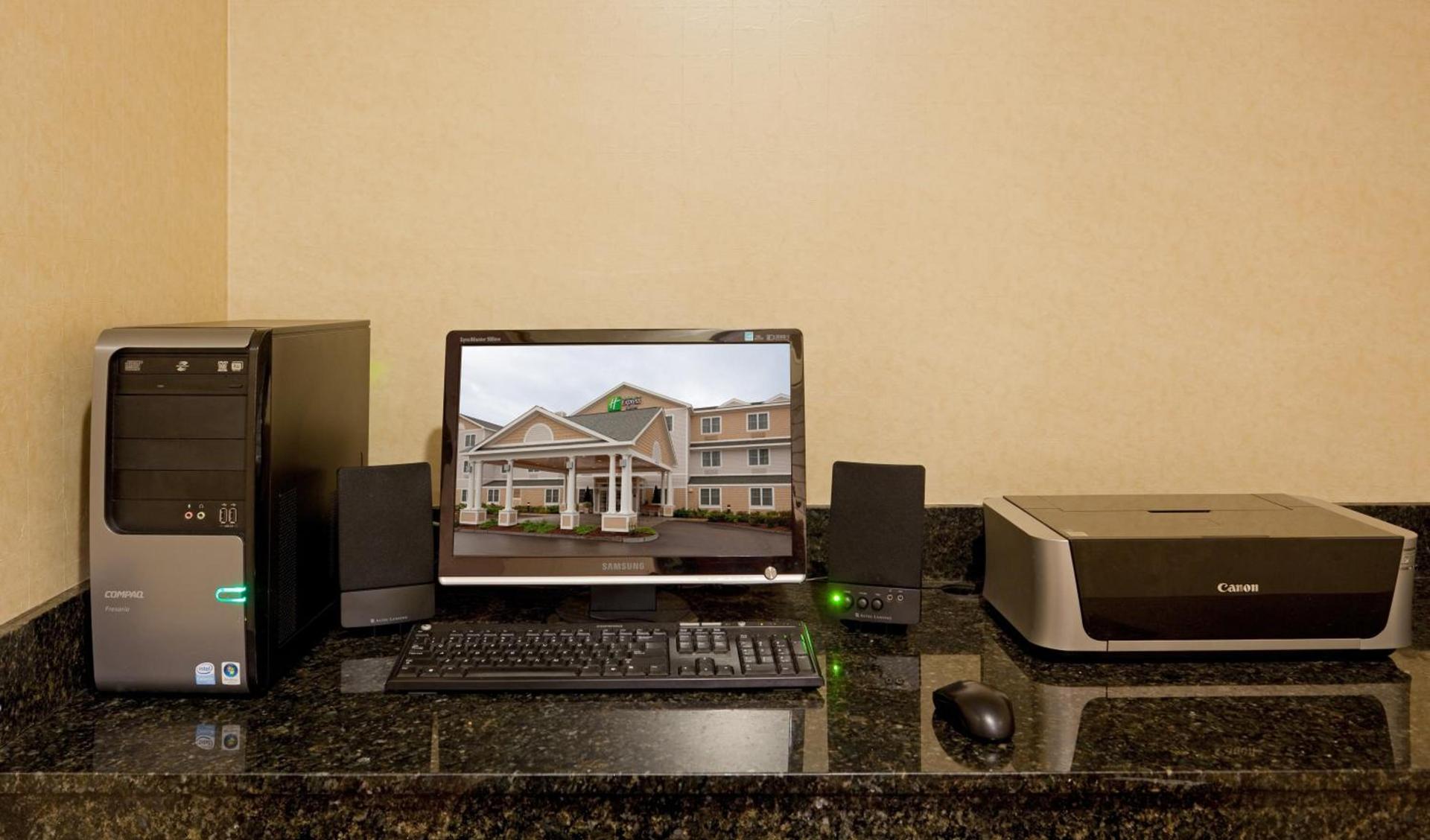 Holiday Inn Express & Suites Rochester by IHG photo 22