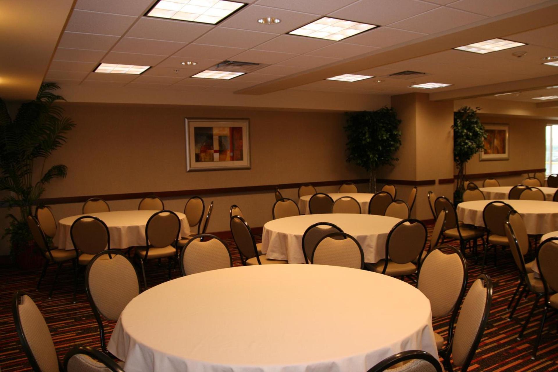 Holiday Inn Express Hotel & Suites Chehalis - Centralia by IHG photo 6