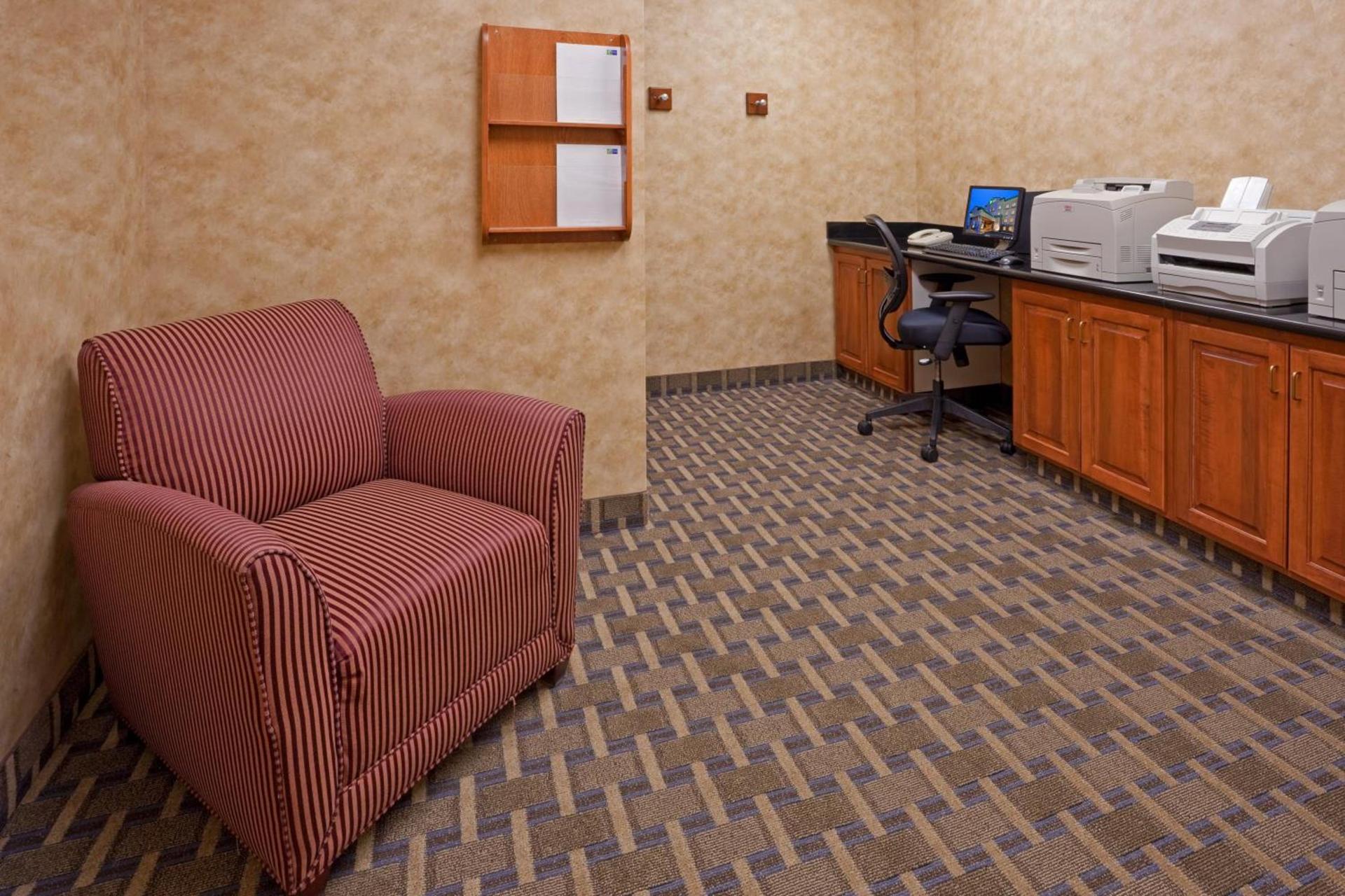 Holiday Inn Express Syracuse-Fairgrounds by IHG photo 16