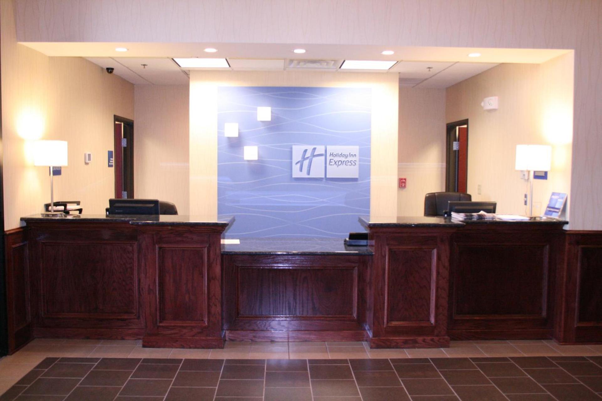Holiday Inn Express Pratt by IHG photo 3