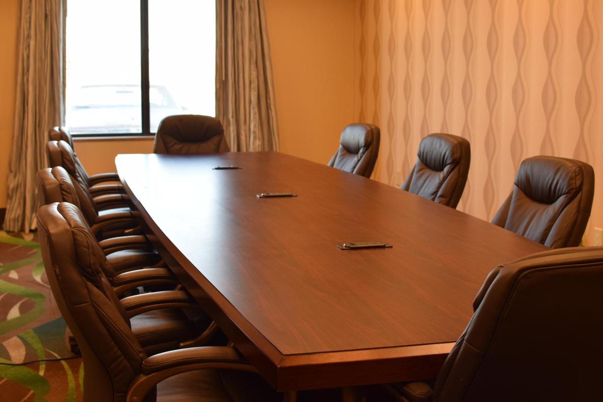 Holiday Inn Express Pratt by IHG photo 17