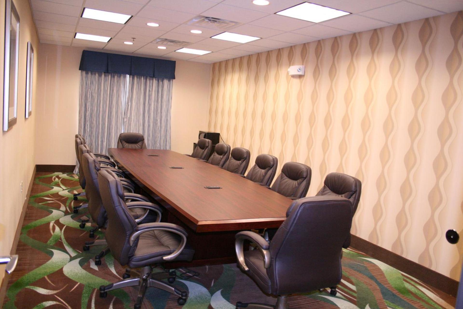 Holiday Inn Express Pratt by IHG photo 20