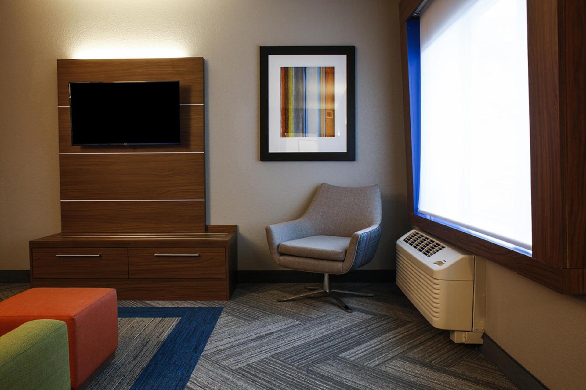 Holiday Inn Express & Suites Downtown Louisville by IHG photo 13