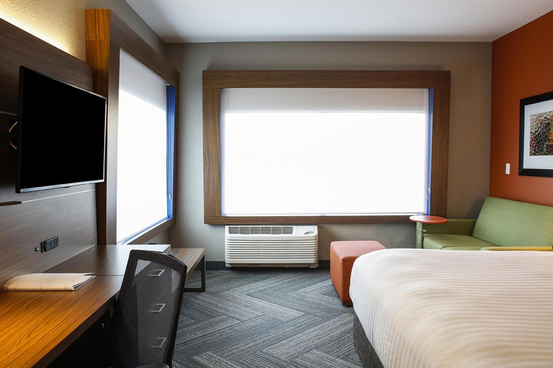 Holiday Inn Express & Suites Downtown Louisville by IHG photo 28