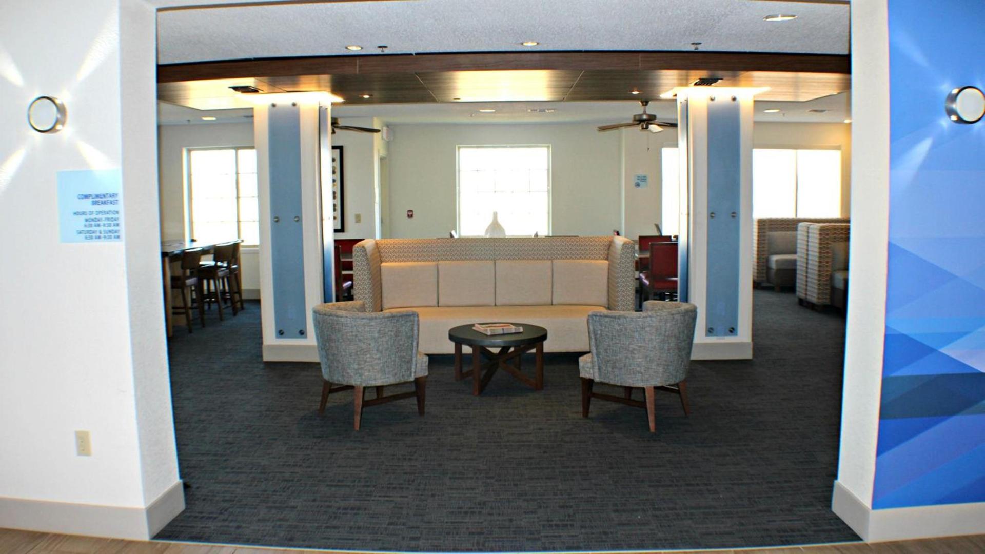 Holiday Inn Express & Suites Plainview by IHG photo 4