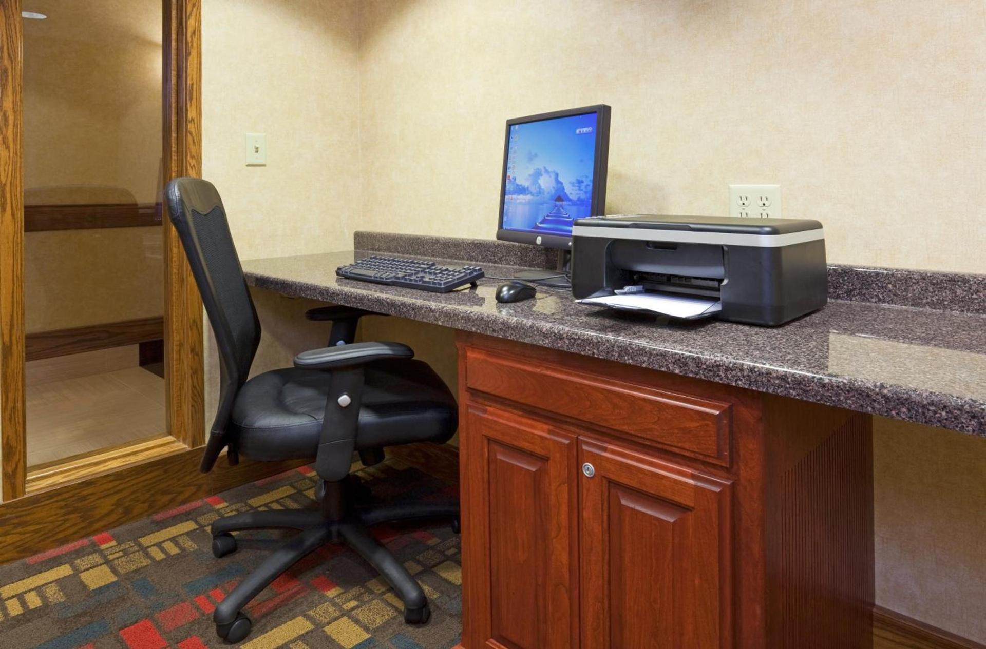 Holiday Inn Express Sheboygan-Kohler / I-43 by IHG photo 2