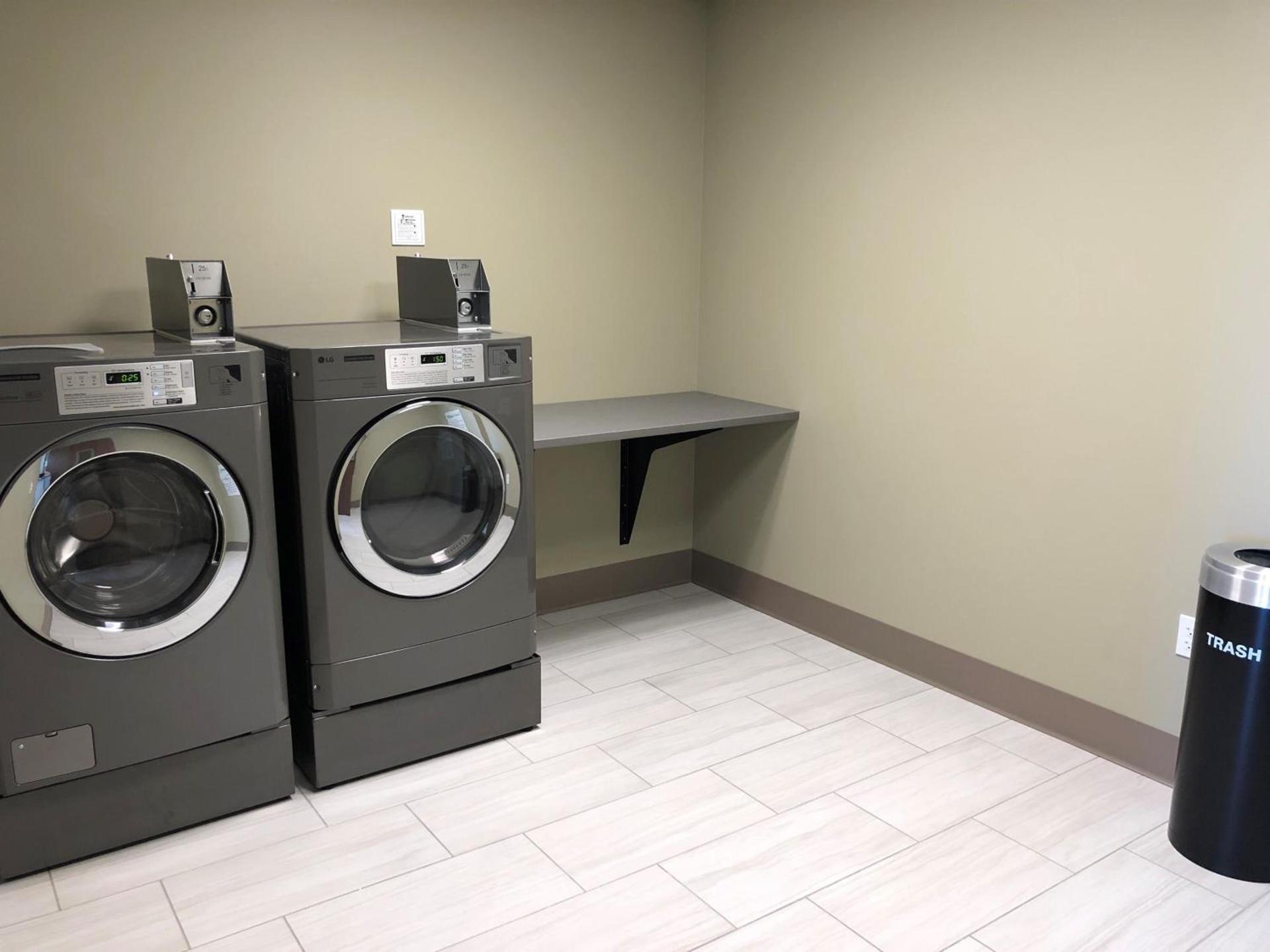 Holiday Inn Express & Suites - Springfield North by IHG photo 11
