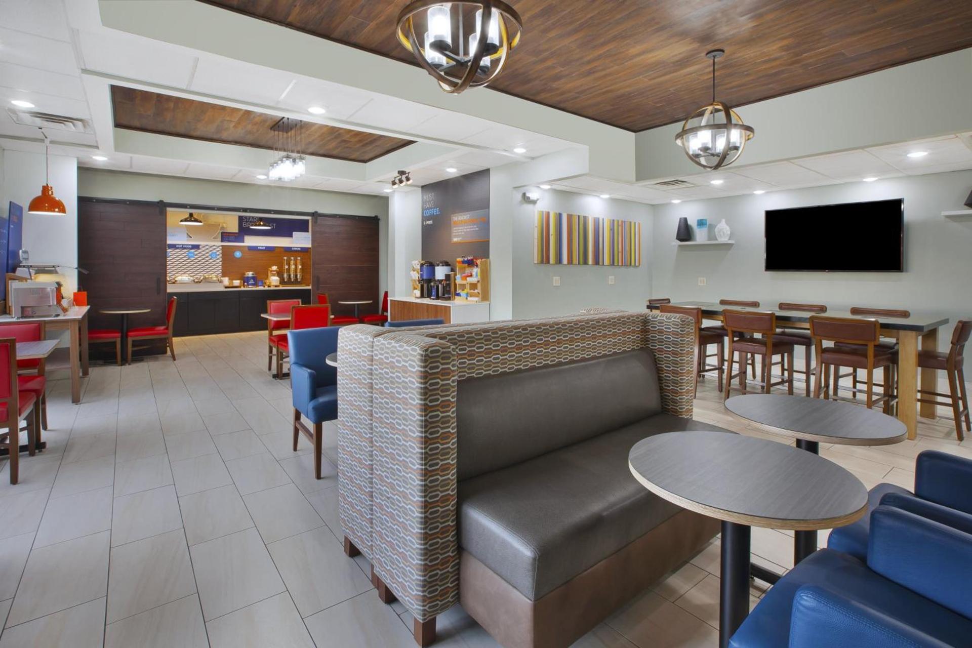 Holiday Inn Express Tiffin by IHG photo 23