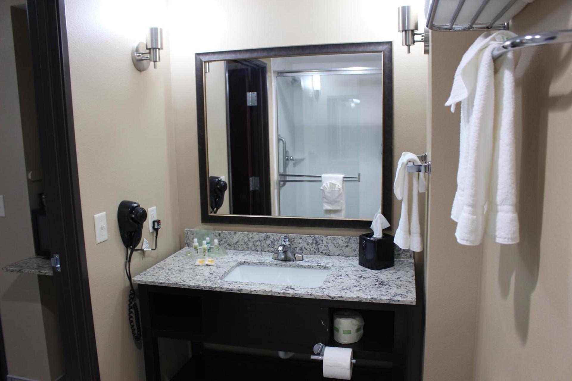 Holiday Inn Salina by IHG photo 7