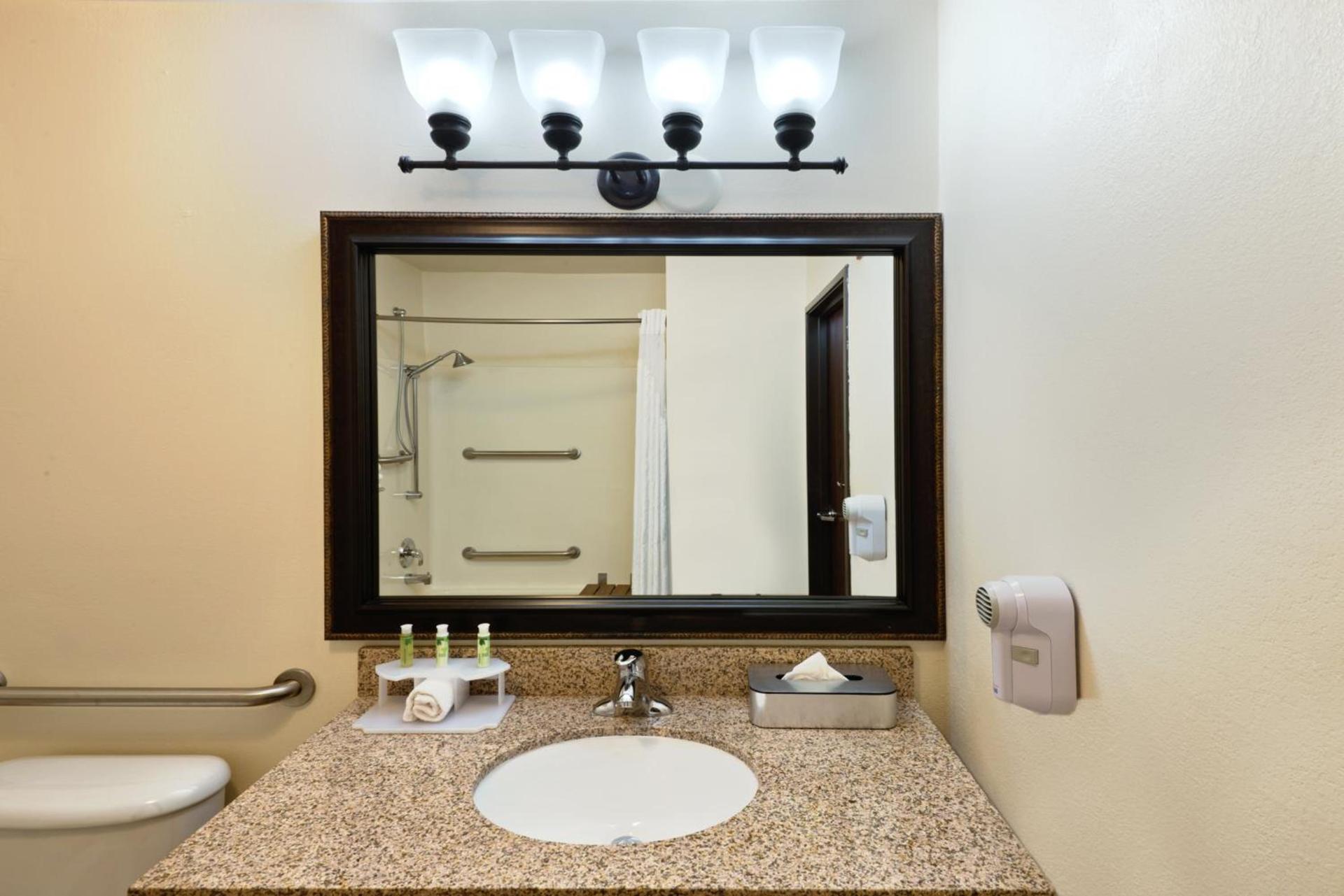 Holiday Inn Express Show Low by IHG photo 29