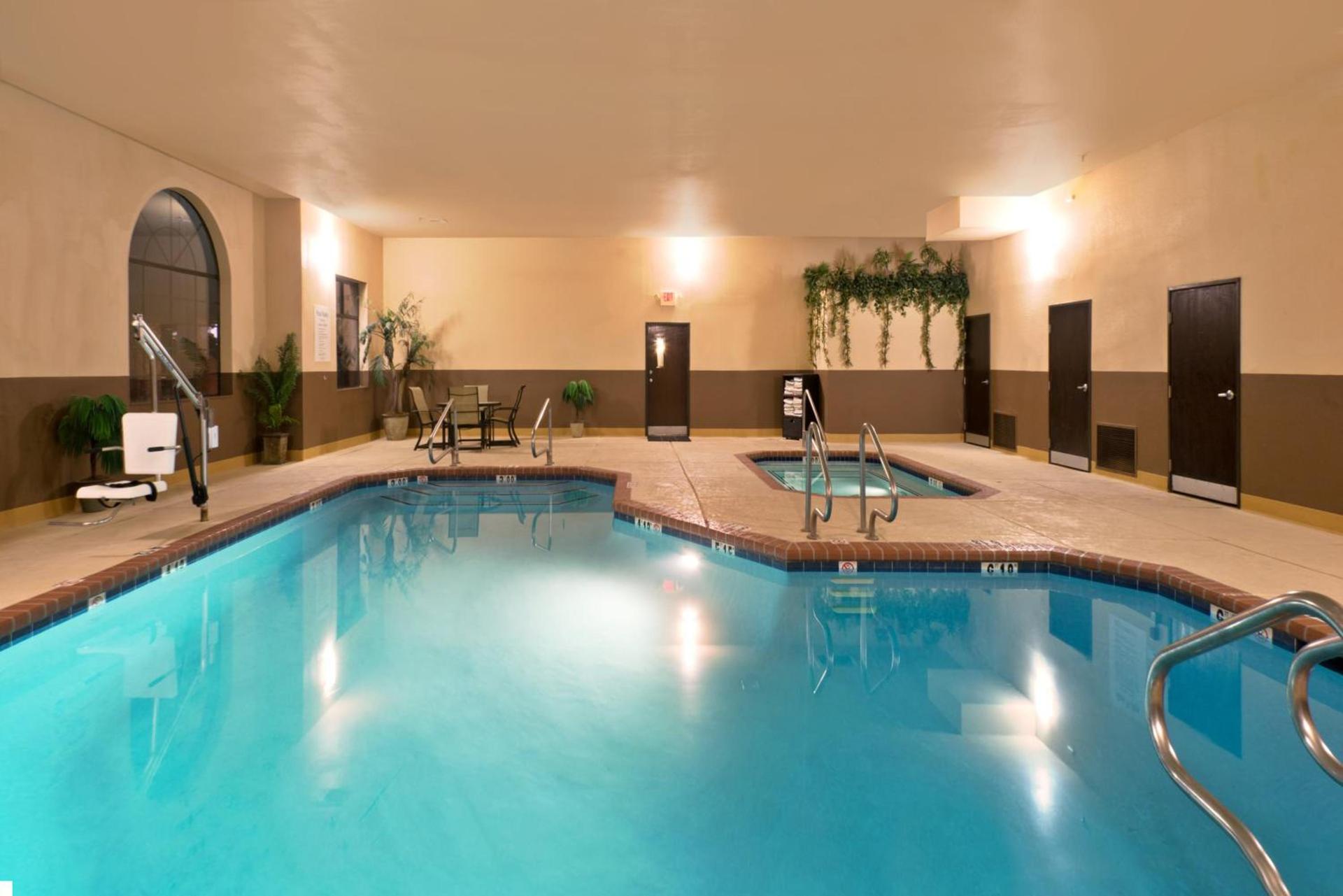 Holiday Inn Express Show Low by IHG photo 16