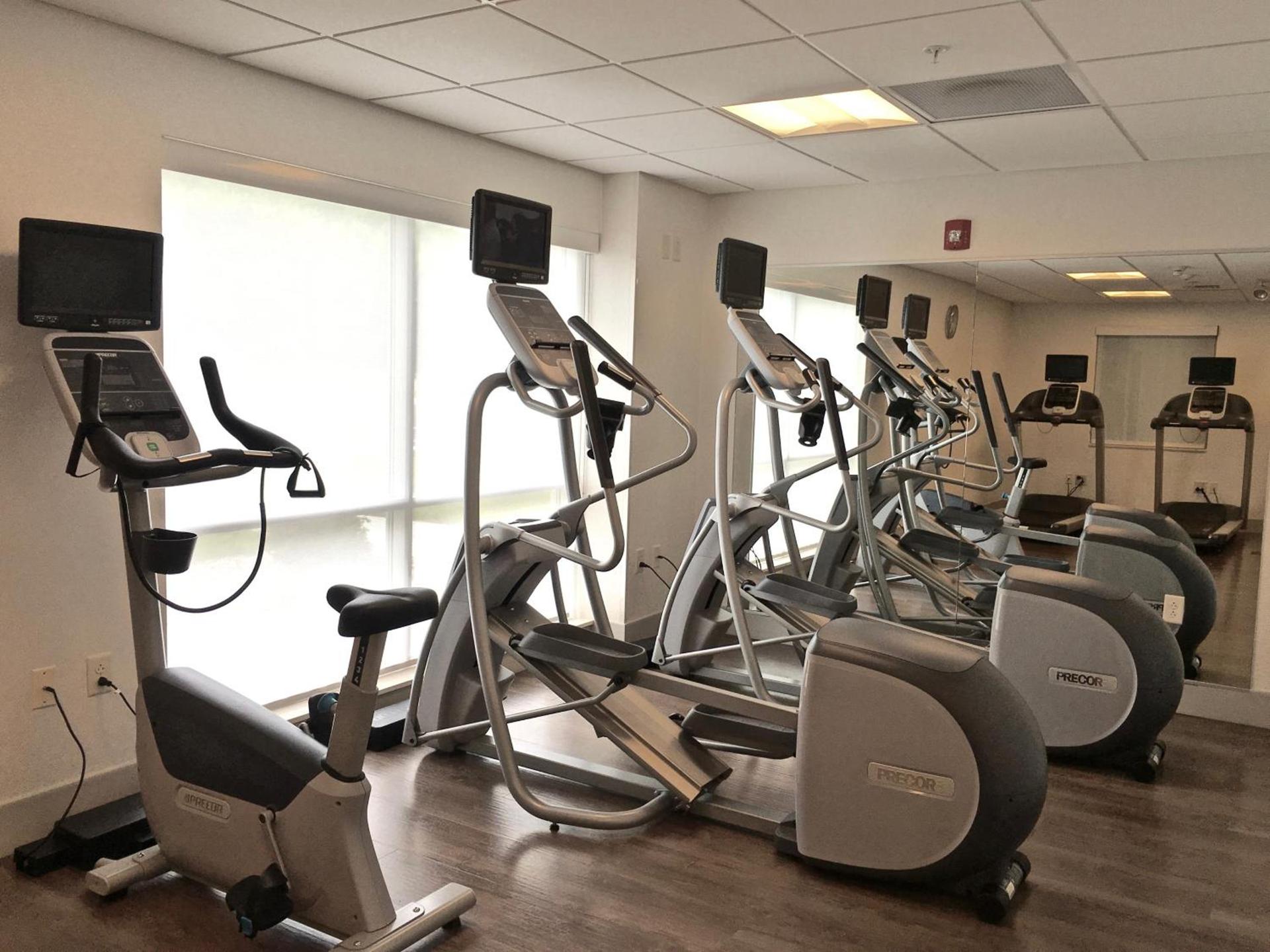 Holiday Inn Express & Suites Oswego by IHG photo 2