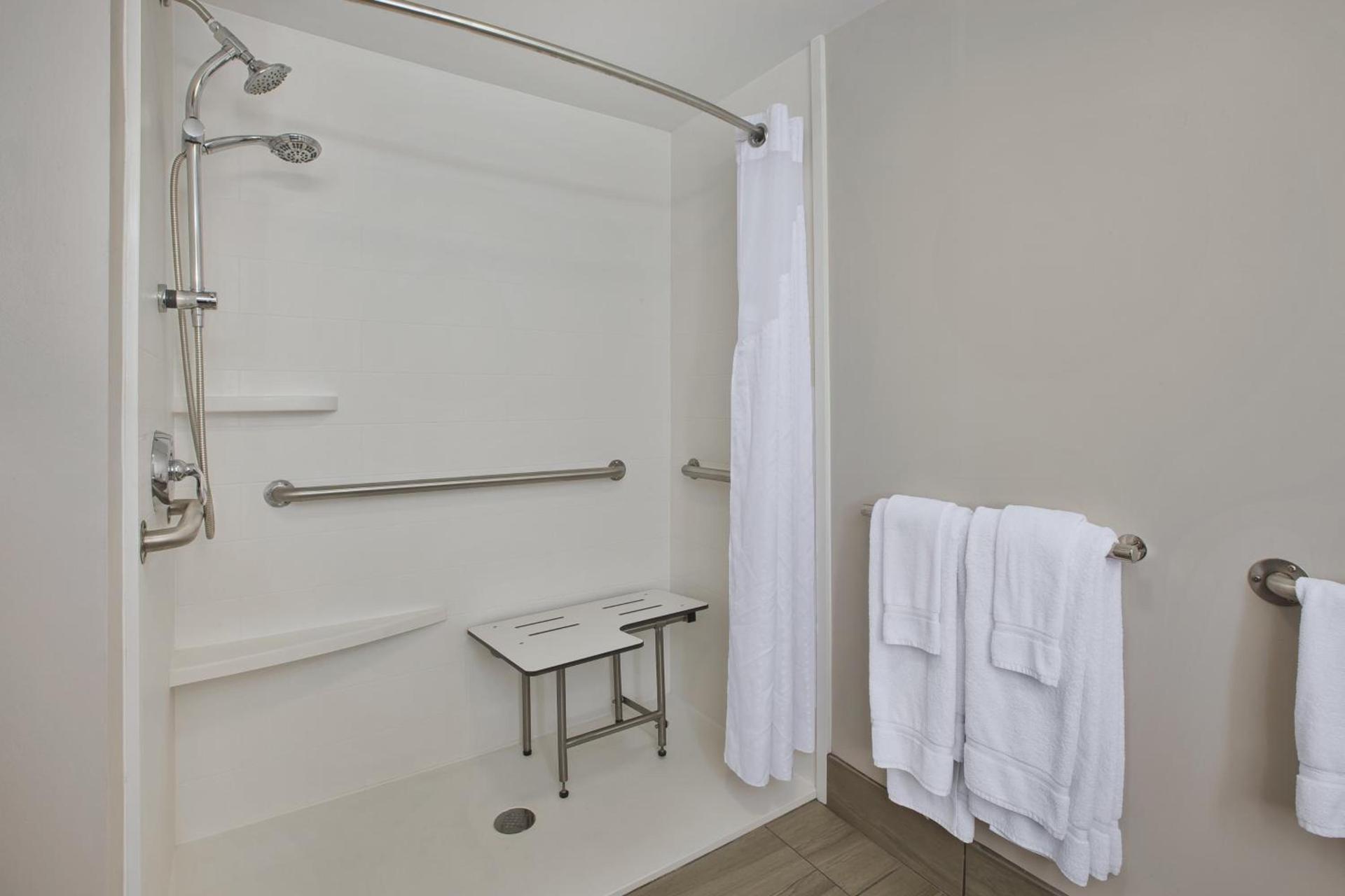 Holiday Inn Express Tiffin by IHG photo 2
