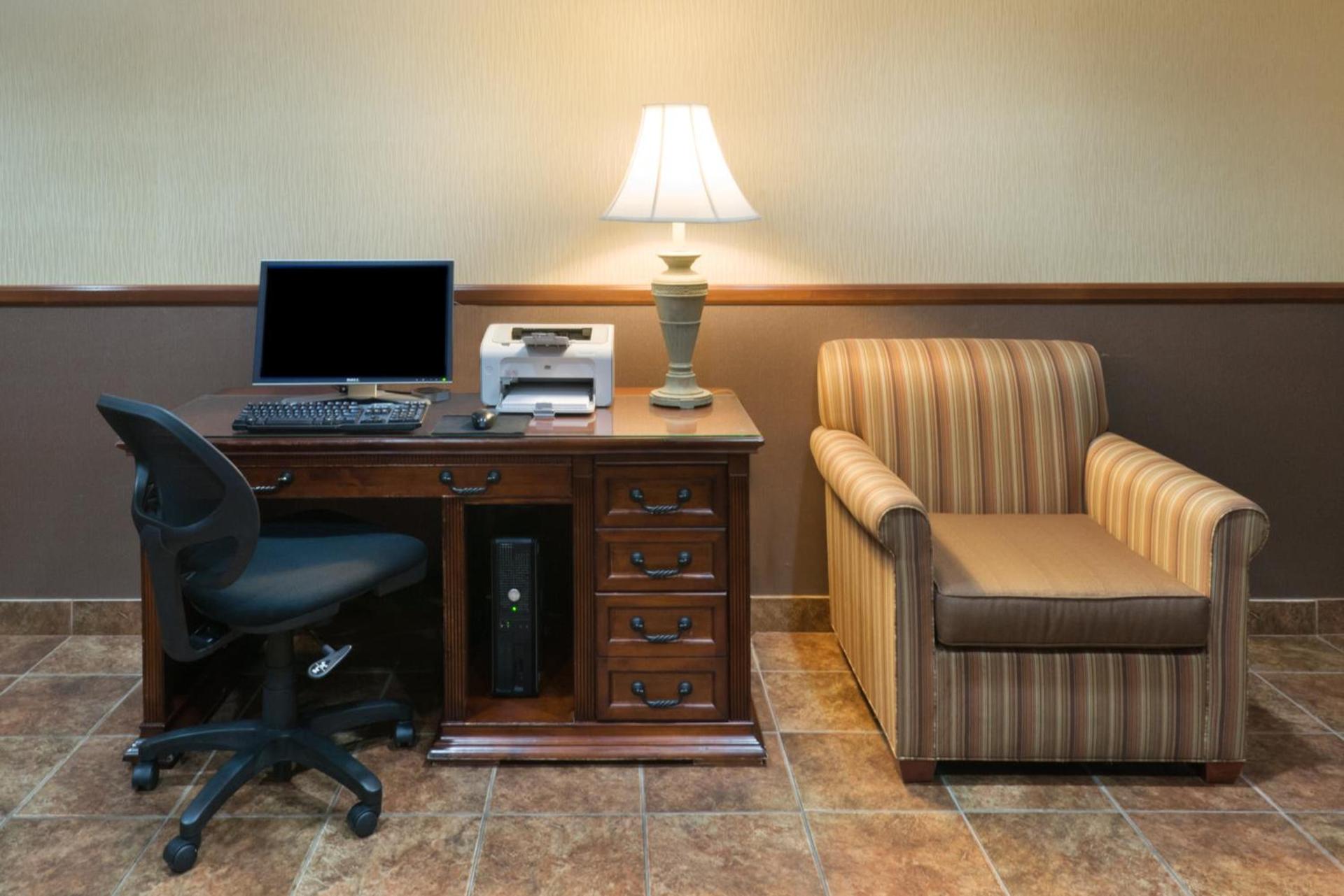 Holiday Inn Express Show Low by IHG photo 13