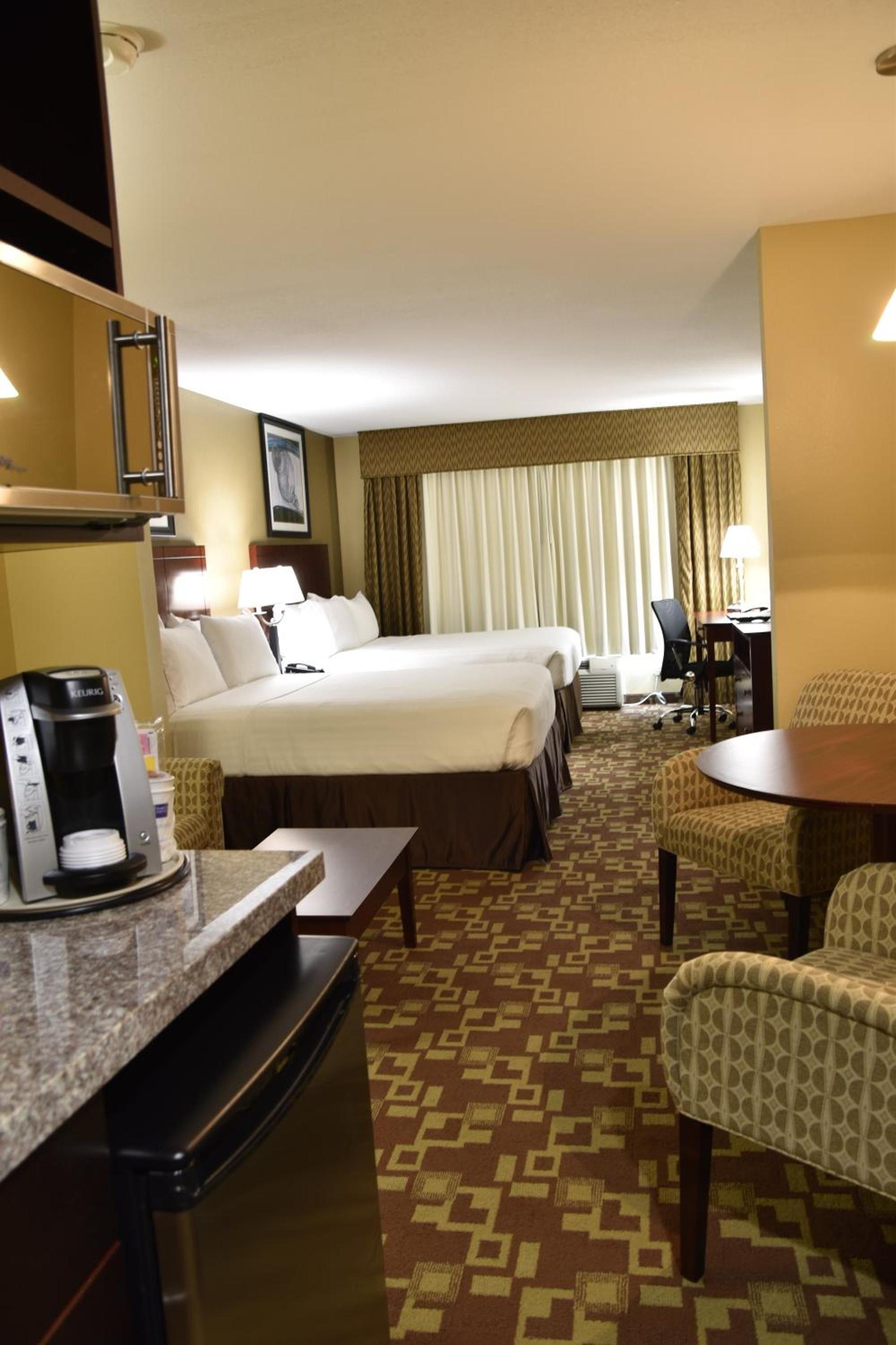 Holiday Inn Express Hotel & Suites St. Charles by IHG photo 16