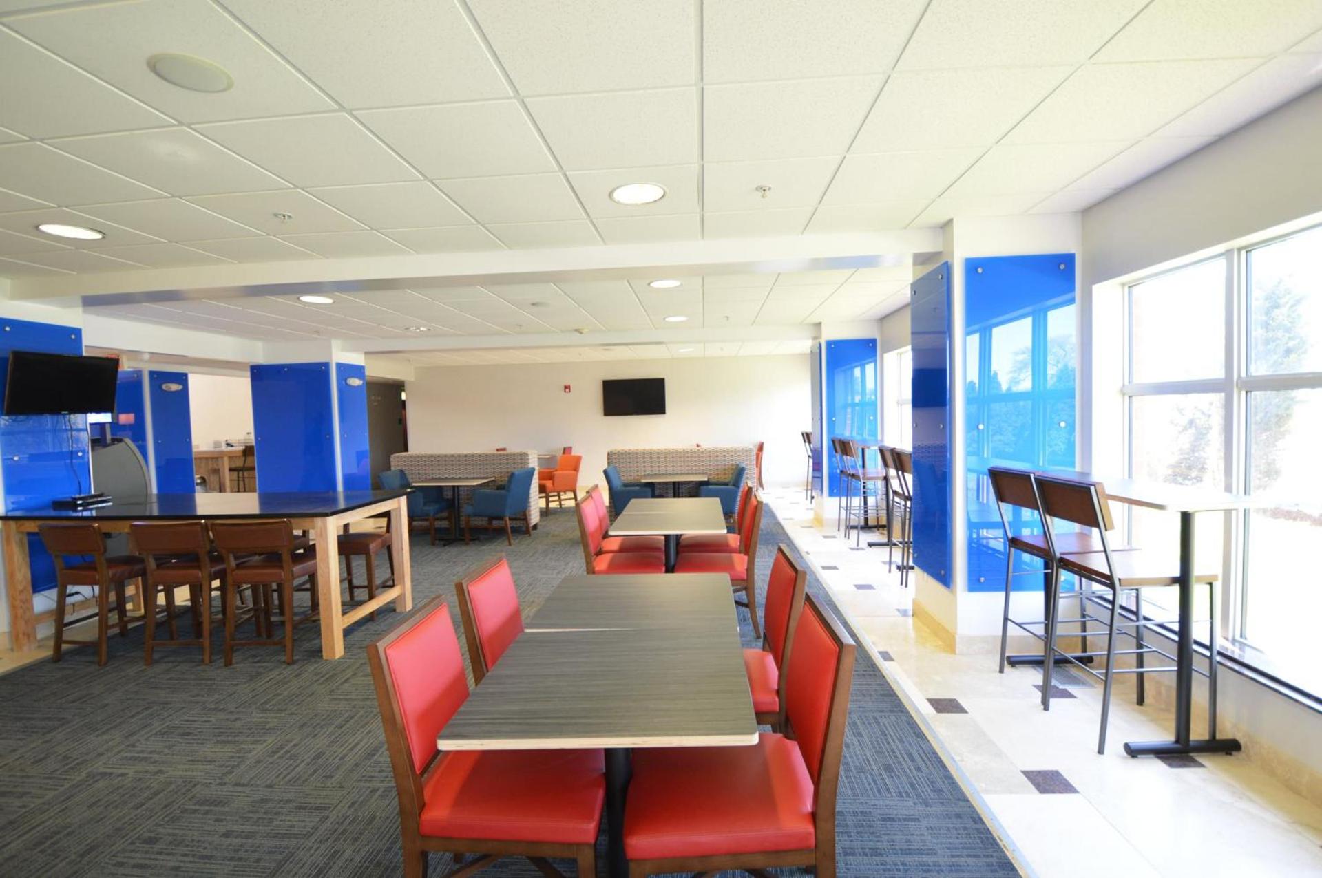 Holiday Inn Express Toledo-Oregon by IHG photo 22