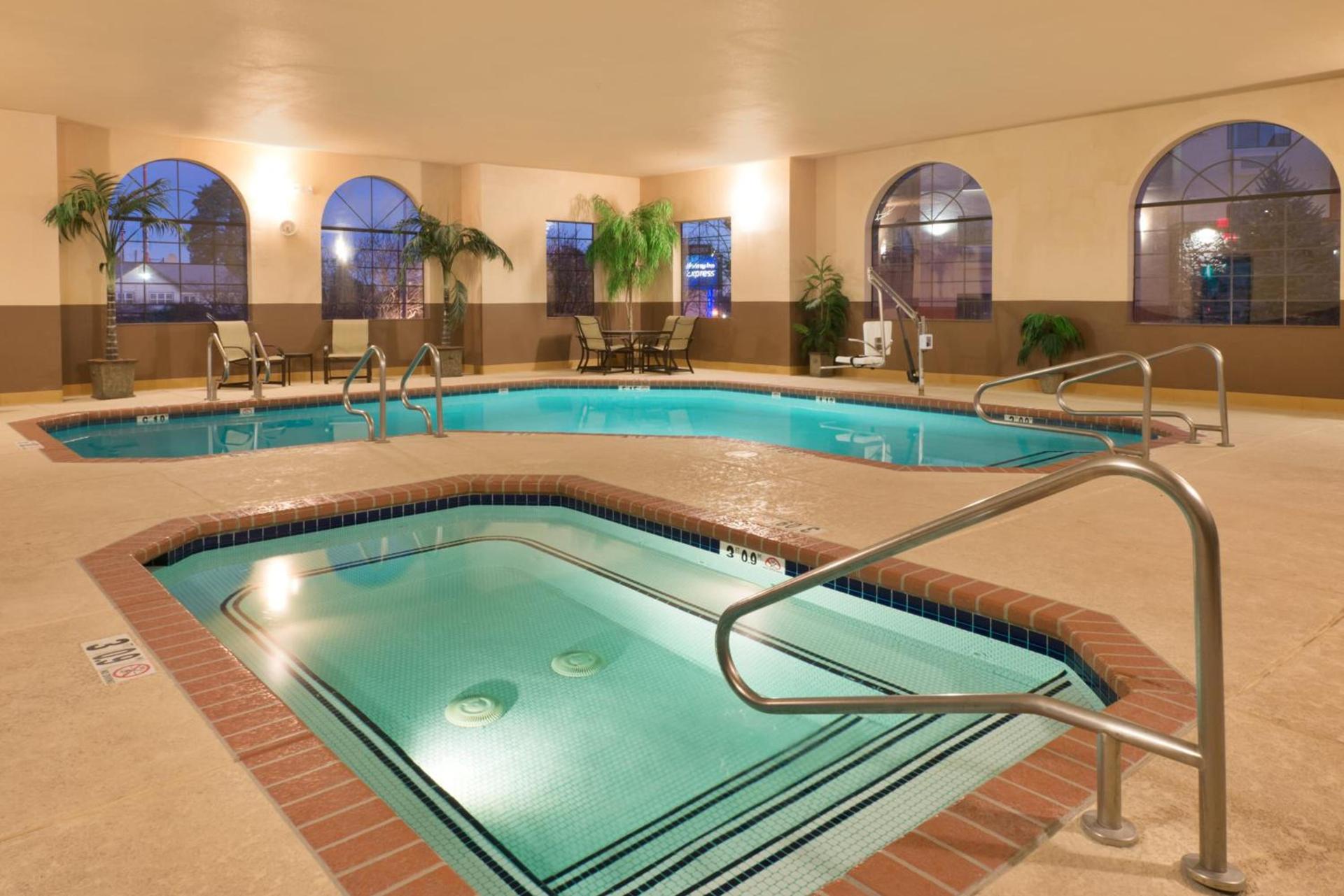 Holiday Inn Express Show Low by IHG photo 20
