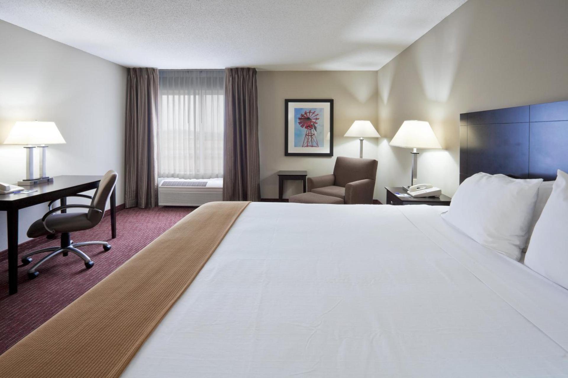 Holiday Inn Express Fort Wayne - East - New Haven by IHG photo 13
