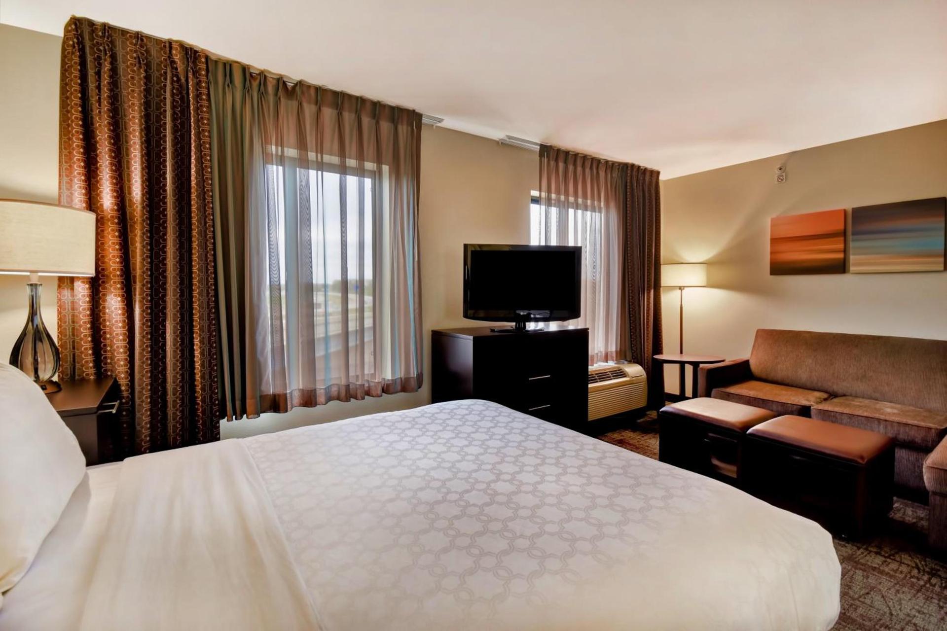 Staybridge Suites Middleton/Madison-West by IHG photo 40