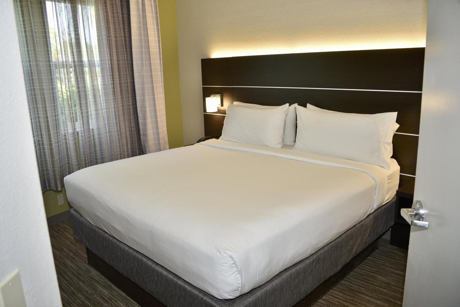 Holiday Inn Express Windsor Sonoma Wine Country by IHG photo 26