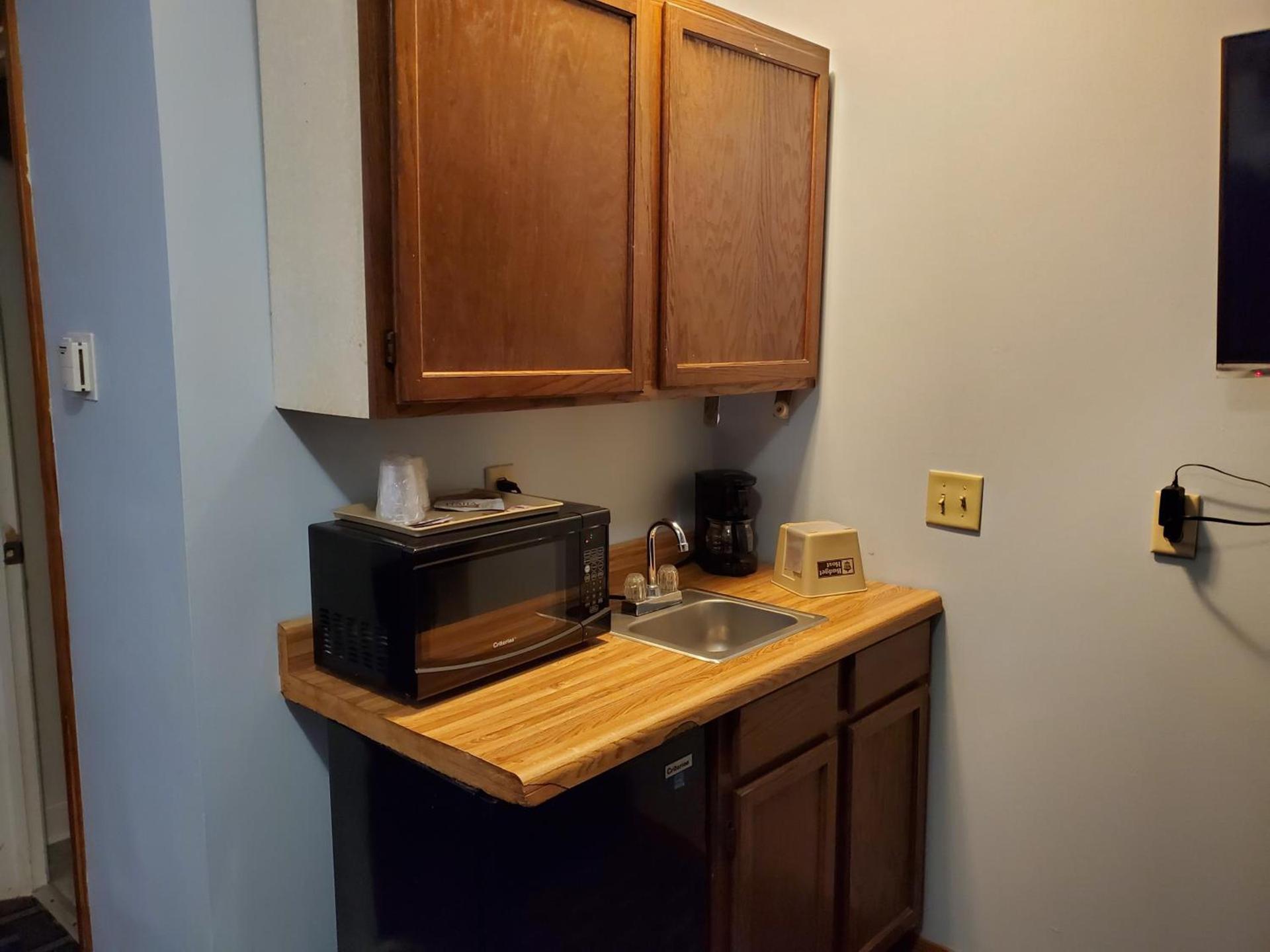 Budget Host Inn Fridley photo 4