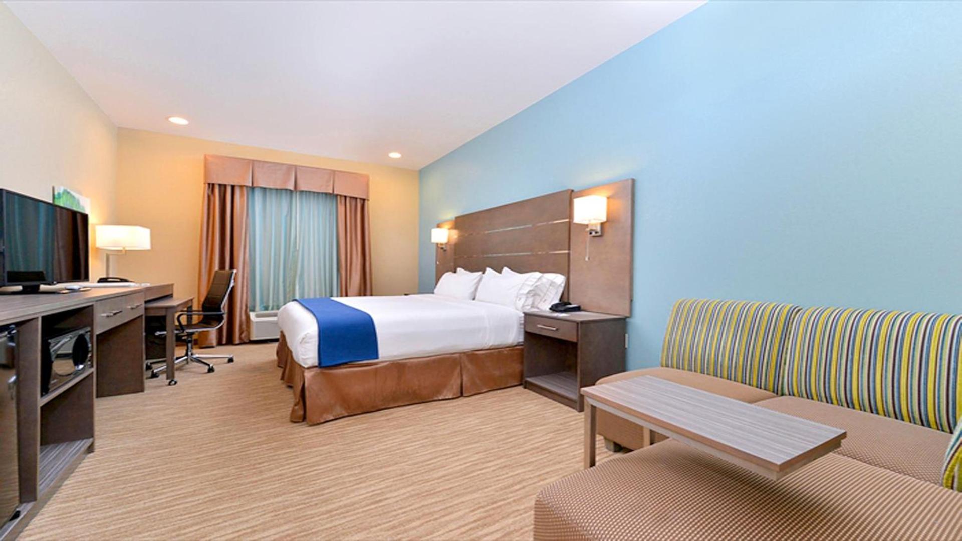 Holiday Inn Express and Suites Schulenburg by IHG photo 22