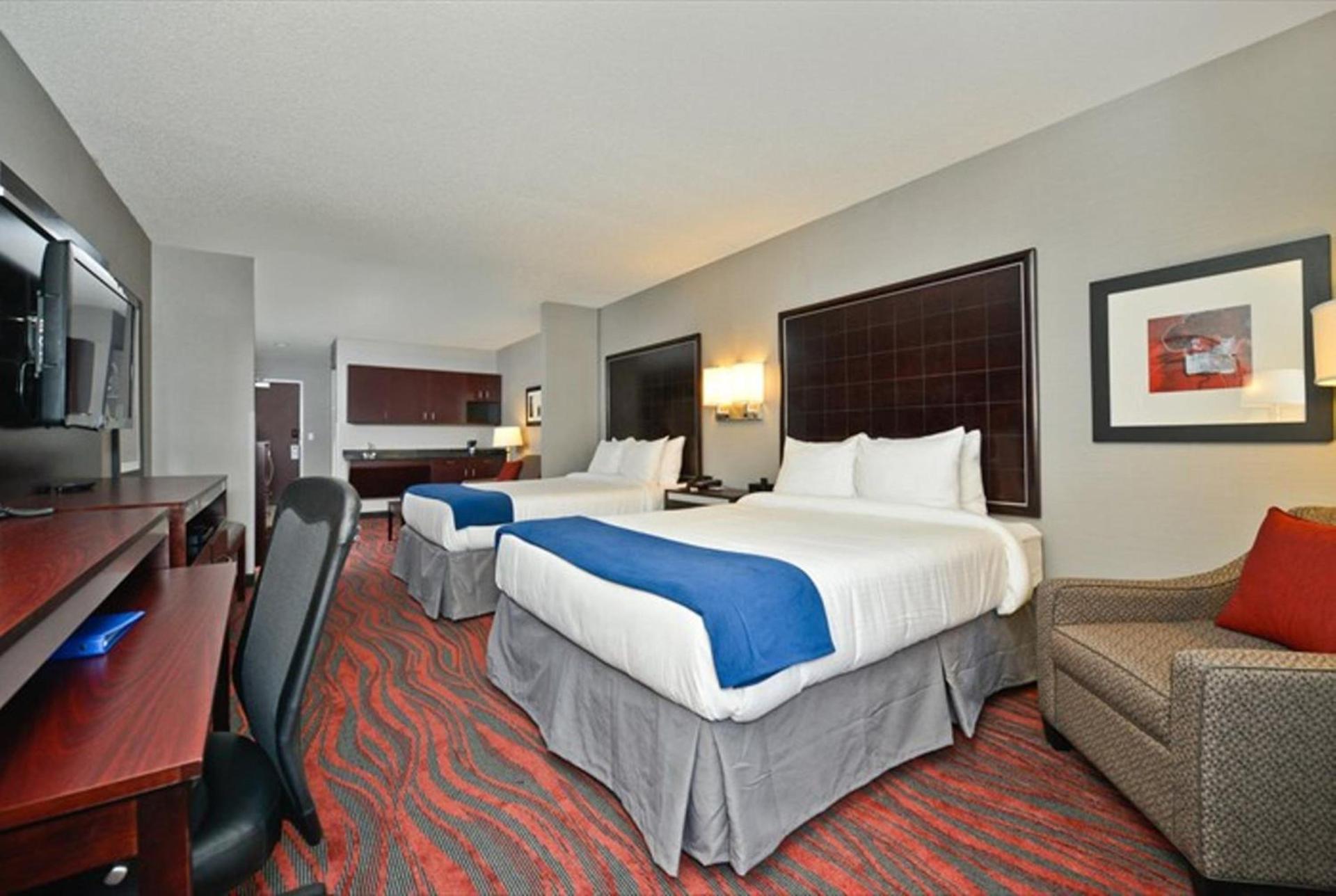 Holiday Inn Express & Suites Utica by IHG photo 40