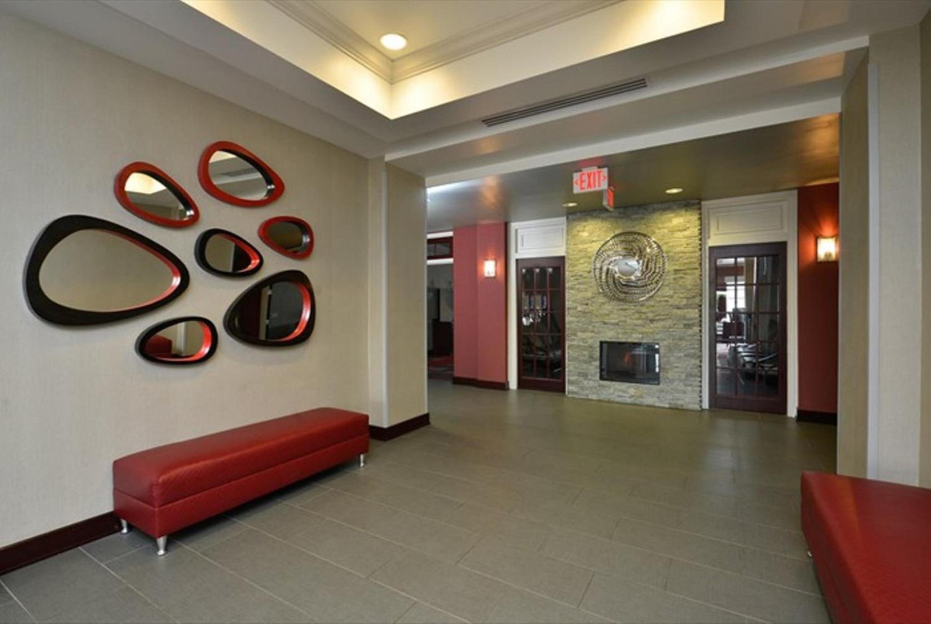 Holiday Inn Express & Suites Utica by IHG photo 4
